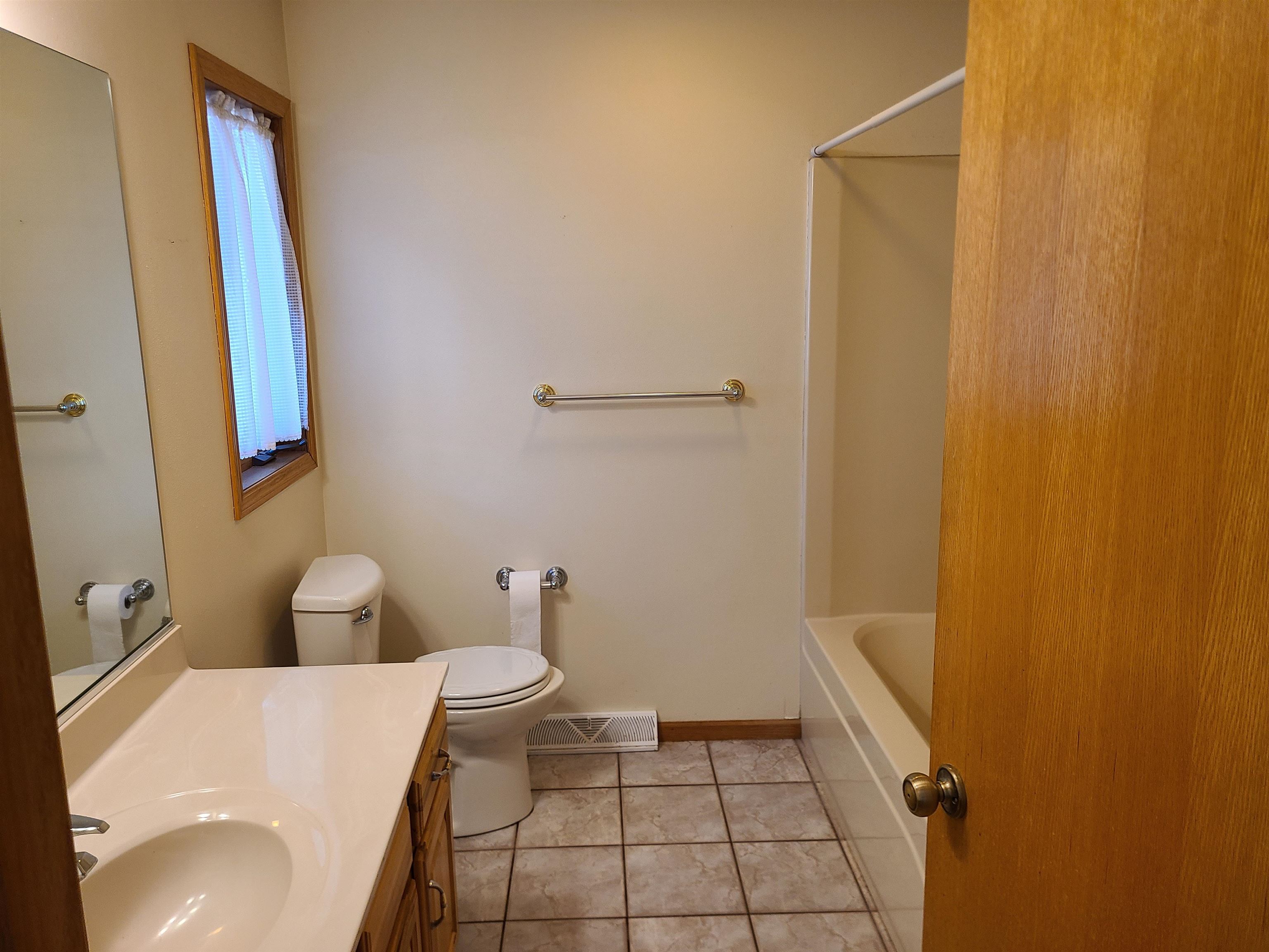 3158 S 33RD STREET, LA CROSSE, Wisconsin 54601, 4 Bedrooms Bedrooms, ,2 BathroomsBathrooms,Residential,For Sale,3158 S 33RD STREET,22602416