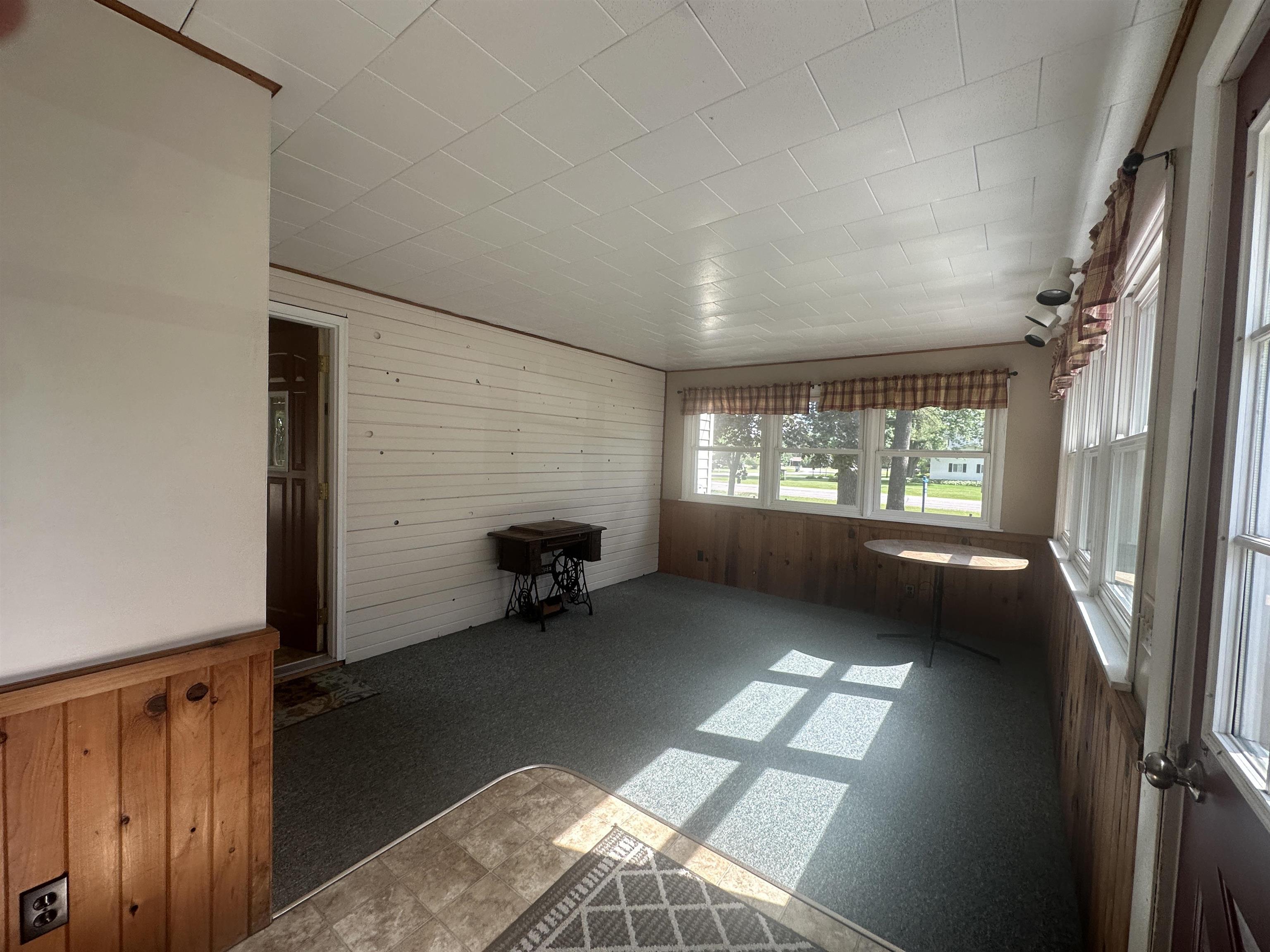 4011 GRIFFITH AVENUE, Wisconsin Rapids, Wisconsin 54494, 5 Bedrooms Bedrooms, ,1 BathroomBathrooms,Residential,For Sale,4011 GRIFFITH AVENUE,22602419