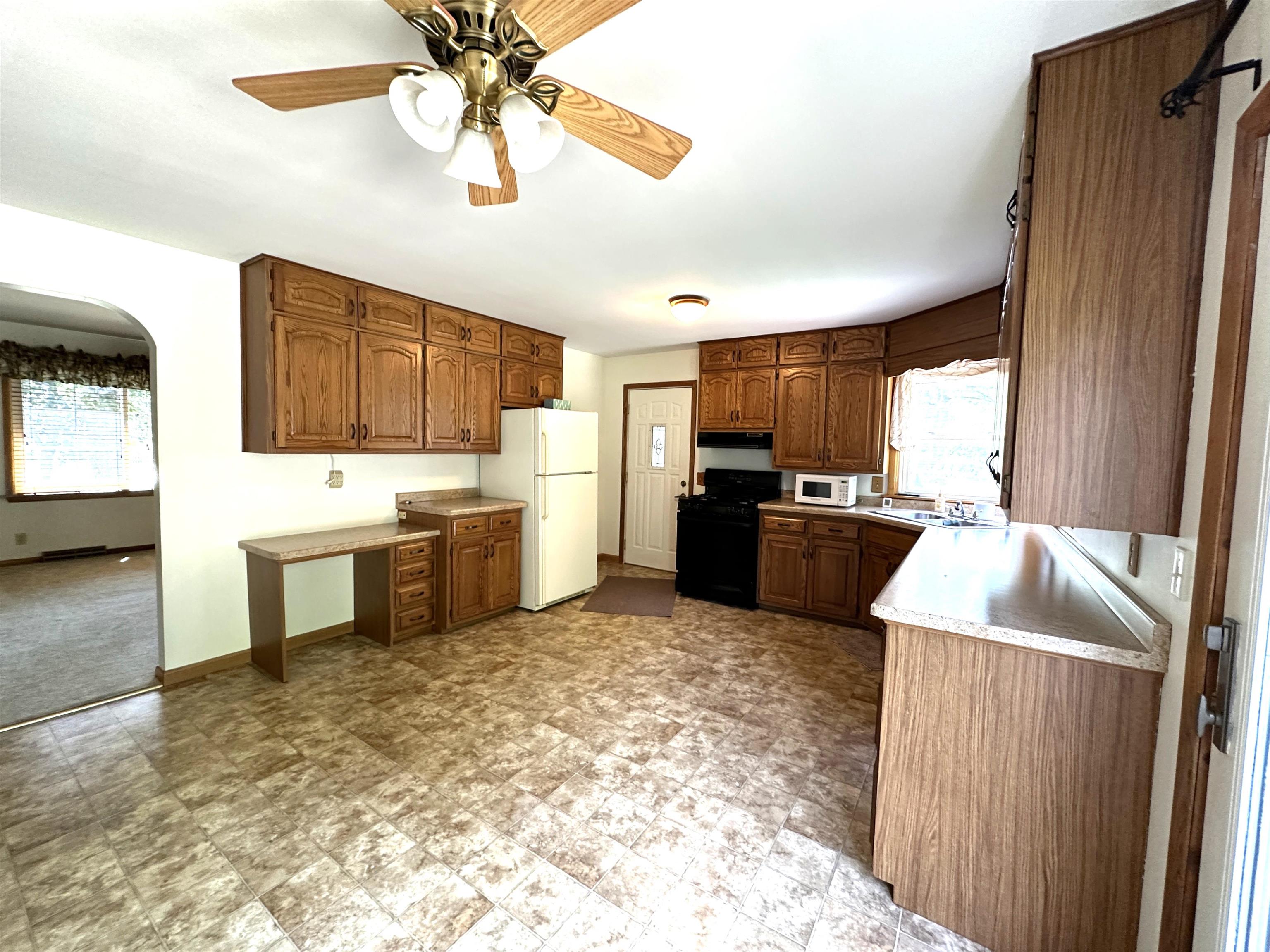 4011 GRIFFITH AVENUE, Wisconsin Rapids, Wisconsin 54494, 5 Bedrooms Bedrooms, ,1 BathroomBathrooms,Residential,For Sale,4011 GRIFFITH AVENUE,22602419