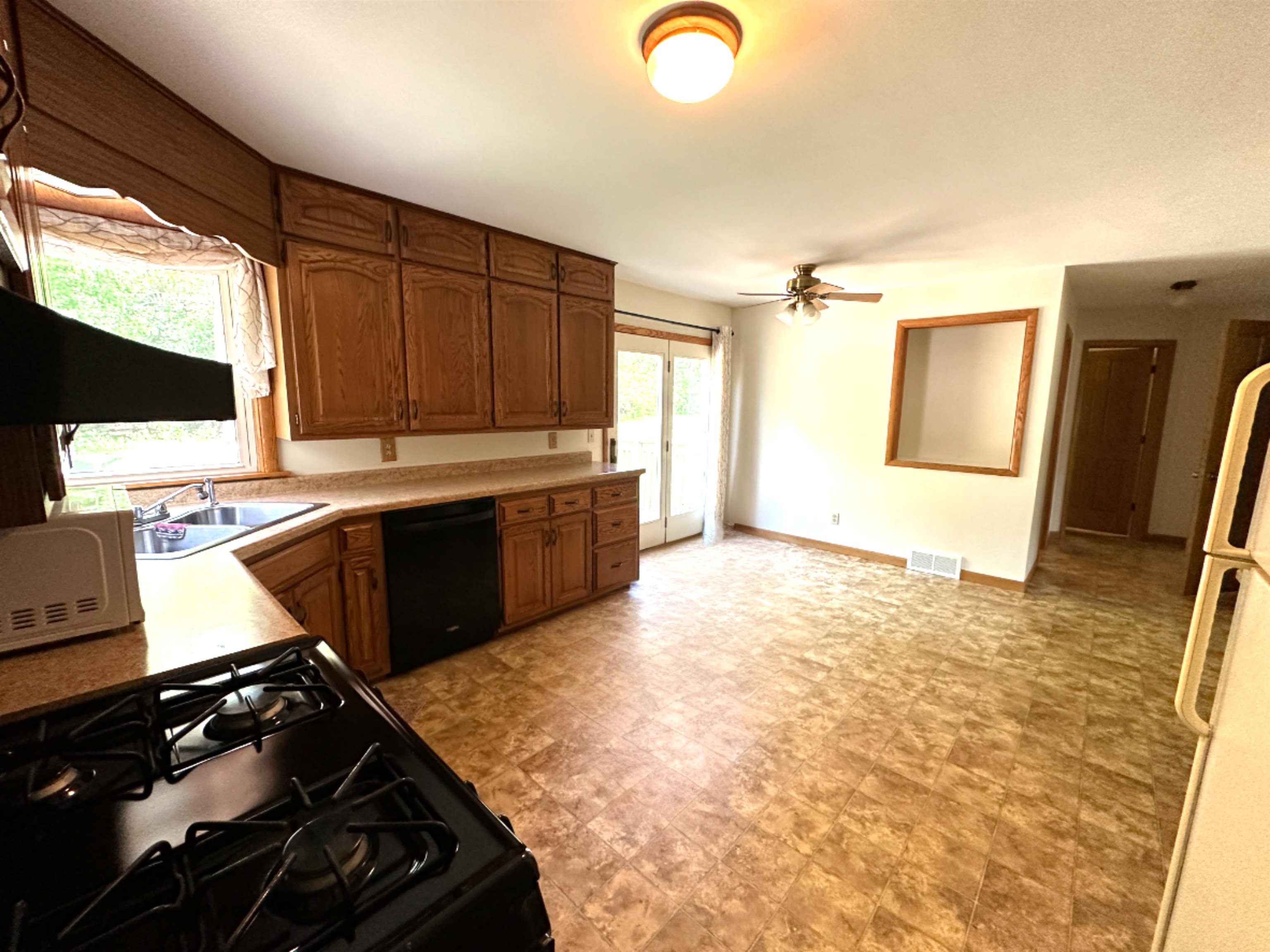 4011 GRIFFITH AVENUE, Wisconsin Rapids, Wisconsin 54494, 5 Bedrooms Bedrooms, ,1 BathroomBathrooms,Residential,For Sale,4011 GRIFFITH AVENUE,22602419