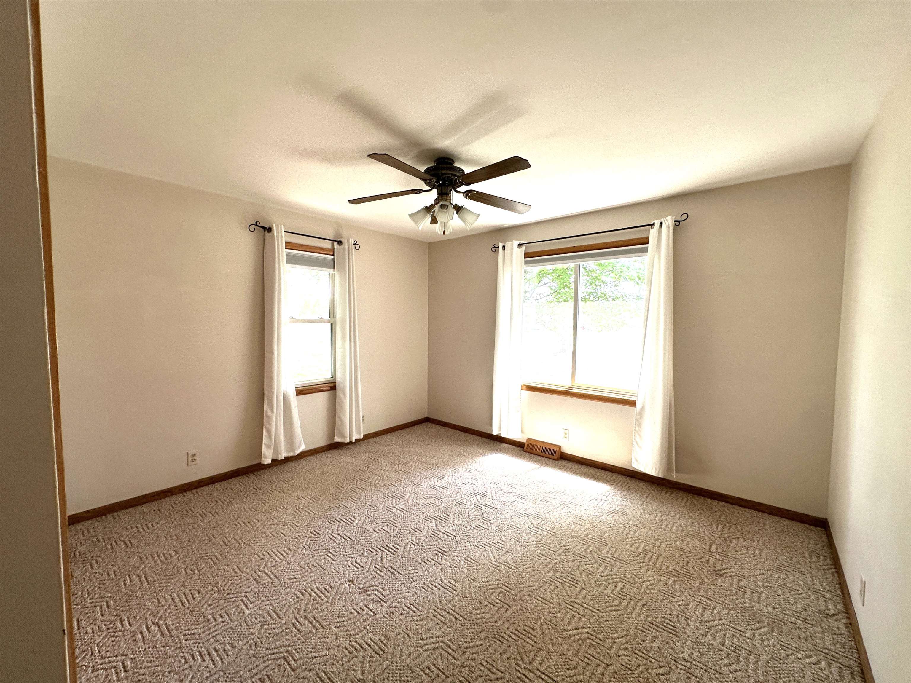 4011 GRIFFITH AVENUE, Wisconsin Rapids, Wisconsin 54494, 5 Bedrooms Bedrooms, ,1 BathroomBathrooms,Residential,For Sale,4011 GRIFFITH AVENUE,22602419
