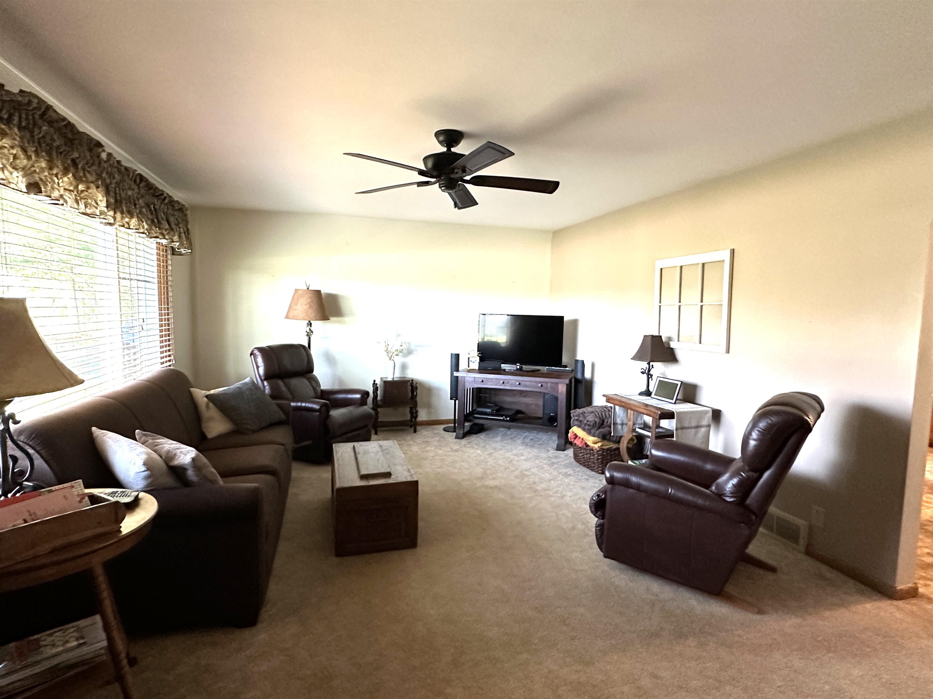 4011 GRIFFITH AVENUE, Wisconsin Rapids, Wisconsin 54494, 5 Bedrooms Bedrooms, ,1 BathroomBathrooms,Residential,For Sale,4011 GRIFFITH AVENUE,22602419