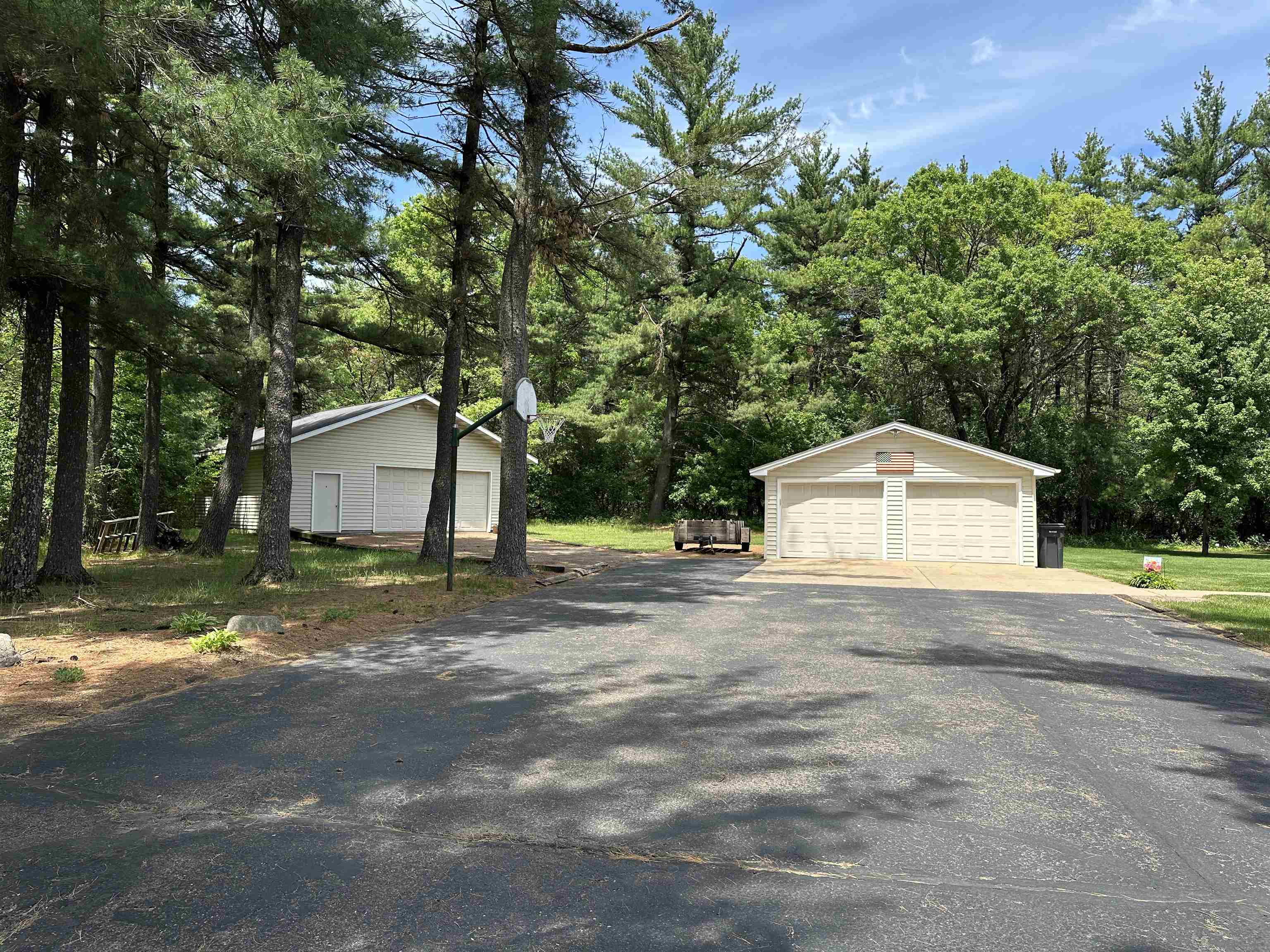 4011 GRIFFITH AVENUE, Wisconsin Rapids, Wisconsin 54494, 5 Bedrooms Bedrooms, ,1 BathroomBathrooms,Residential,For Sale,4011 GRIFFITH AVENUE,22602419