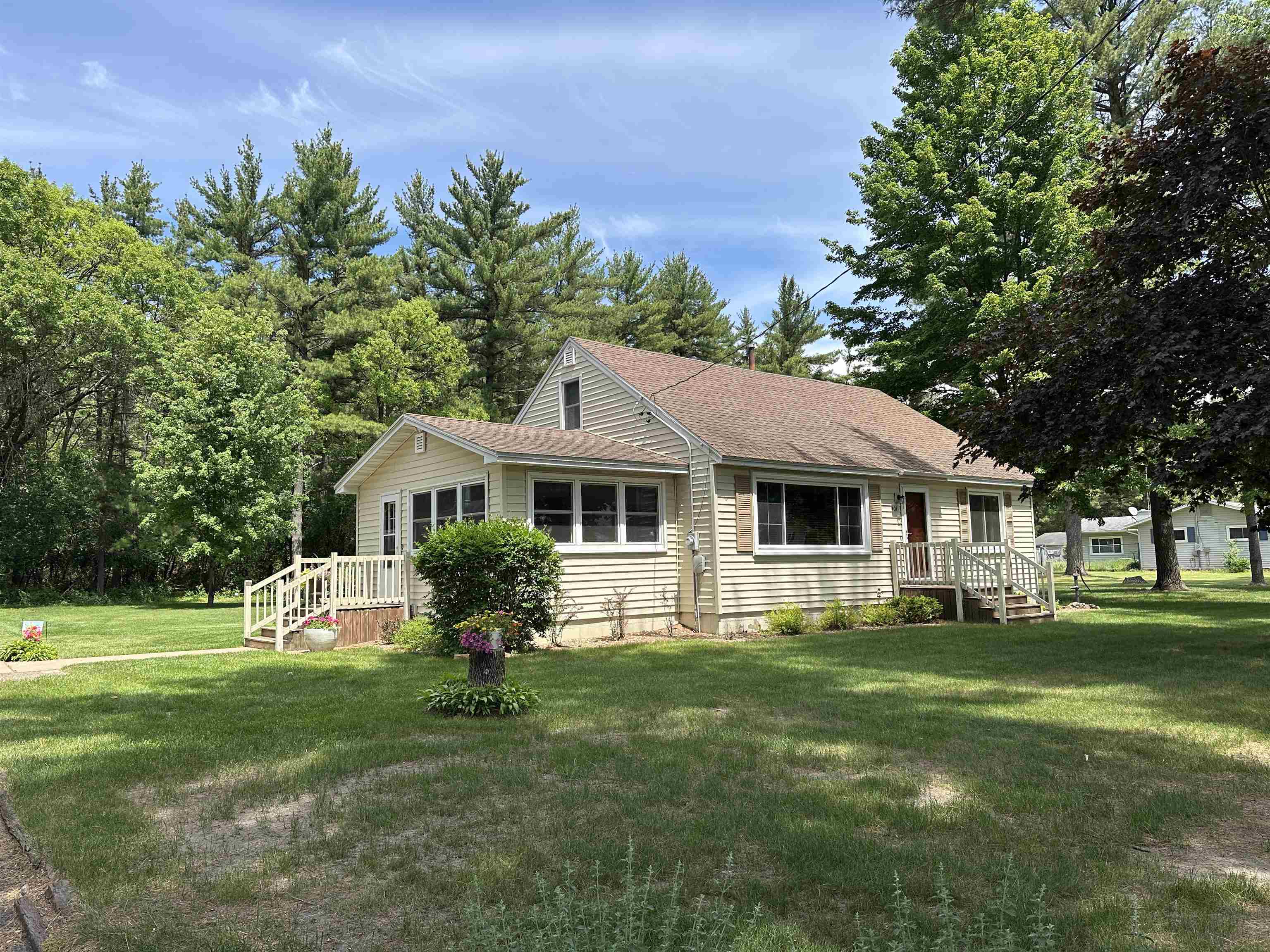 4011 GRIFFITH AVENUE, Wisconsin Rapids, Wisconsin 54494, 5 Bedrooms Bedrooms, ,1 BathroomBathrooms,Residential,For Sale,4011 GRIFFITH AVENUE,22602419