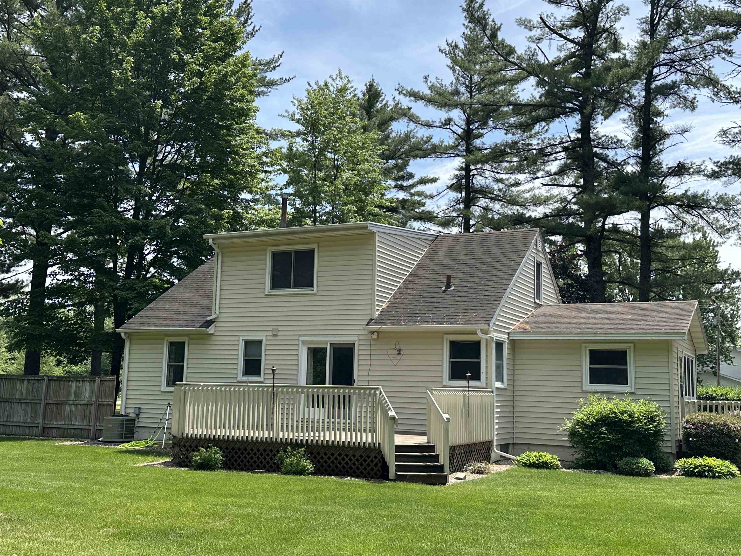 4011 GRIFFITH AVENUE, Wisconsin Rapids, Wisconsin 54494, 5 Bedrooms Bedrooms, ,1 BathroomBathrooms,Residential,For Sale,4011 GRIFFITH AVENUE,22602419