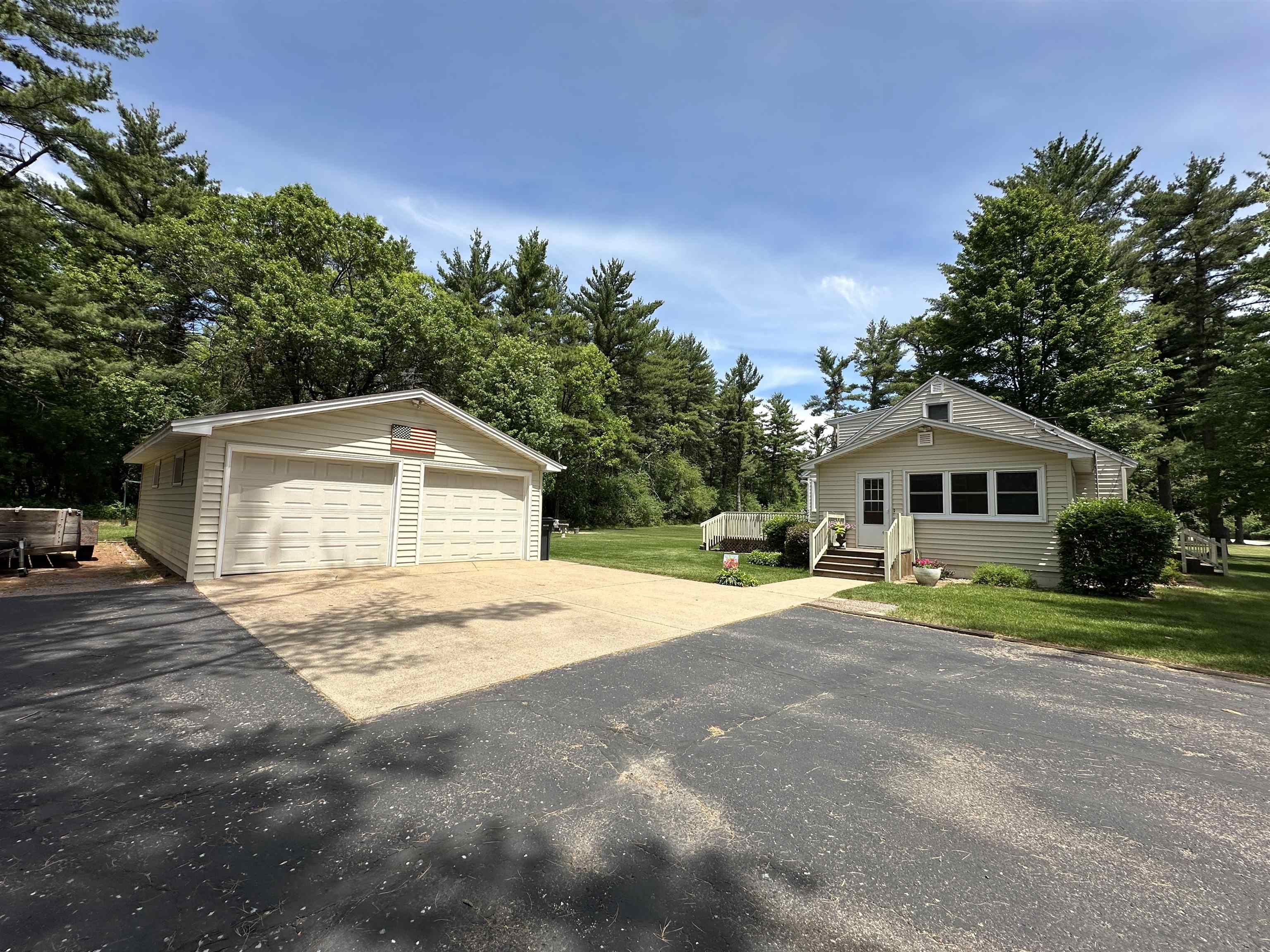 4011 GRIFFITH AVENUE, Wisconsin Rapids, Wisconsin 54494, 5 Bedrooms Bedrooms, ,1 BathroomBathrooms,Residential,For Sale,4011 GRIFFITH AVENUE,22602419