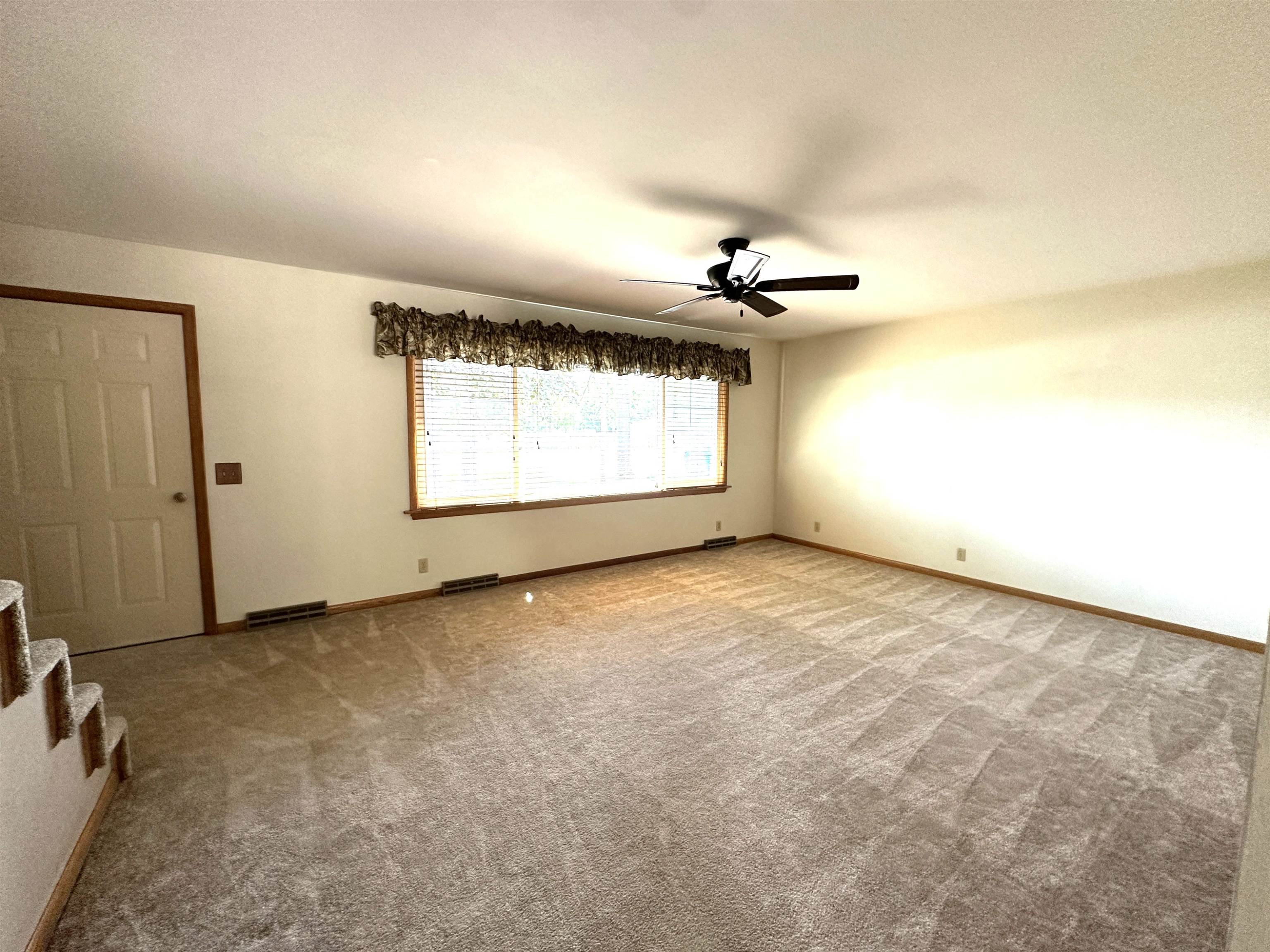 4011 GRIFFITH AVENUE, Wisconsin Rapids, Wisconsin 54494, 5 Bedrooms Bedrooms, ,1 BathroomBathrooms,Residential,For Sale,4011 GRIFFITH AVENUE,22602419