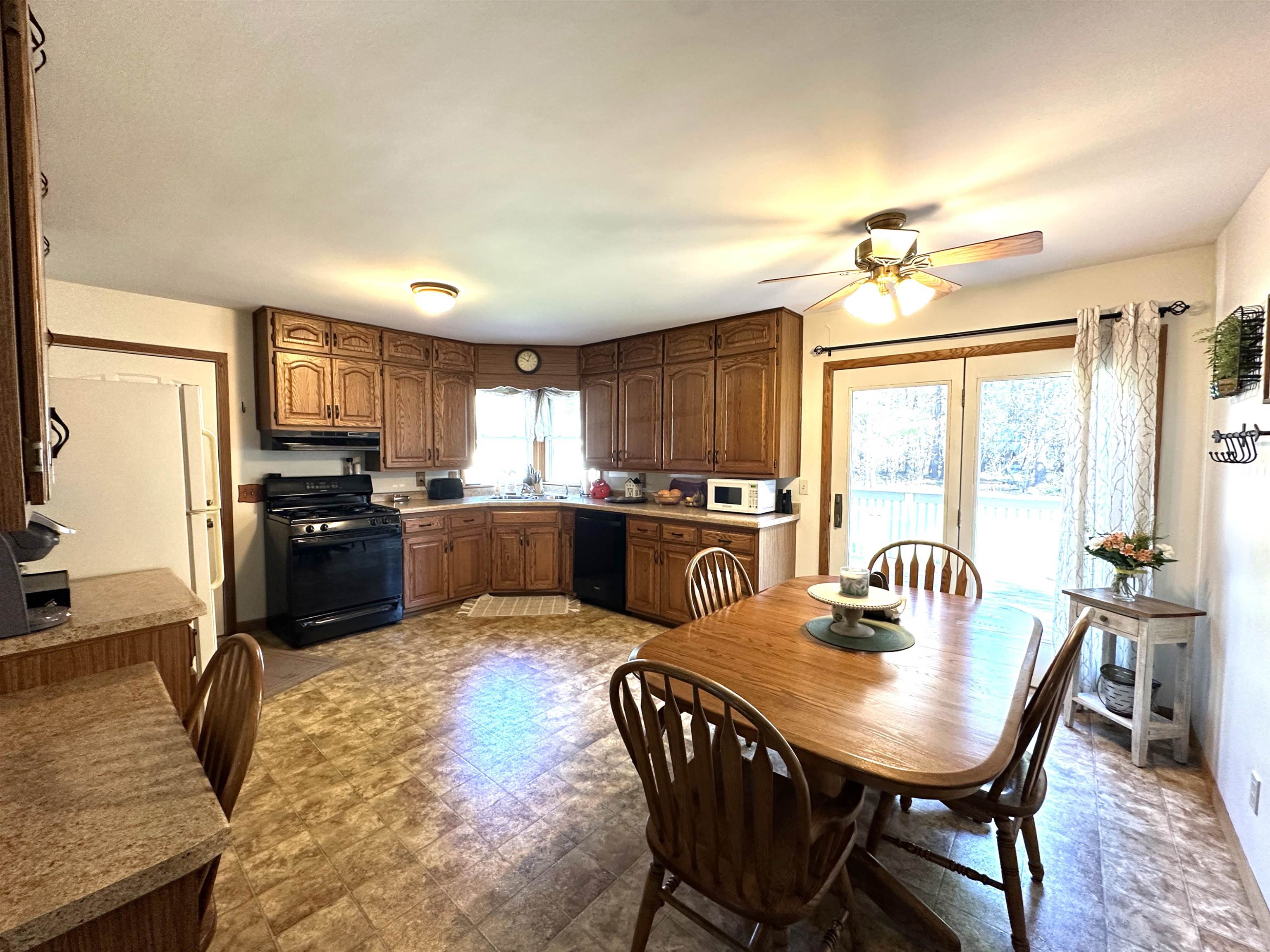 4011 GRIFFITH AVENUE, Wisconsin Rapids, Wisconsin 54494, 5 Bedrooms Bedrooms, ,1 BathroomBathrooms,Residential,For Sale,4011 GRIFFITH AVENUE,22602419