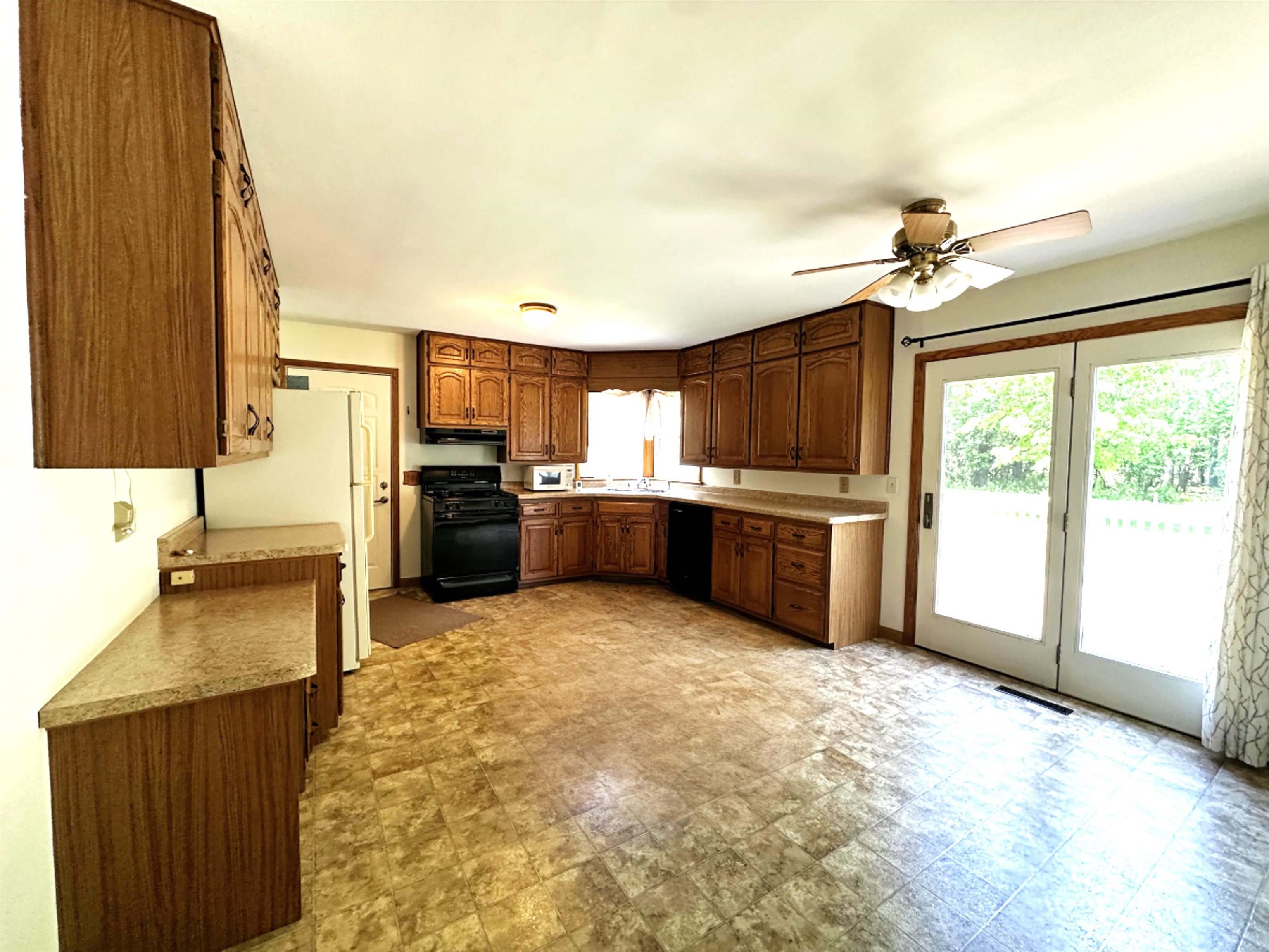 4011 GRIFFITH AVENUE, Wisconsin Rapids, Wisconsin 54494, 5 Bedrooms Bedrooms, ,1 BathroomBathrooms,Residential,For Sale,4011 GRIFFITH AVENUE,22602419