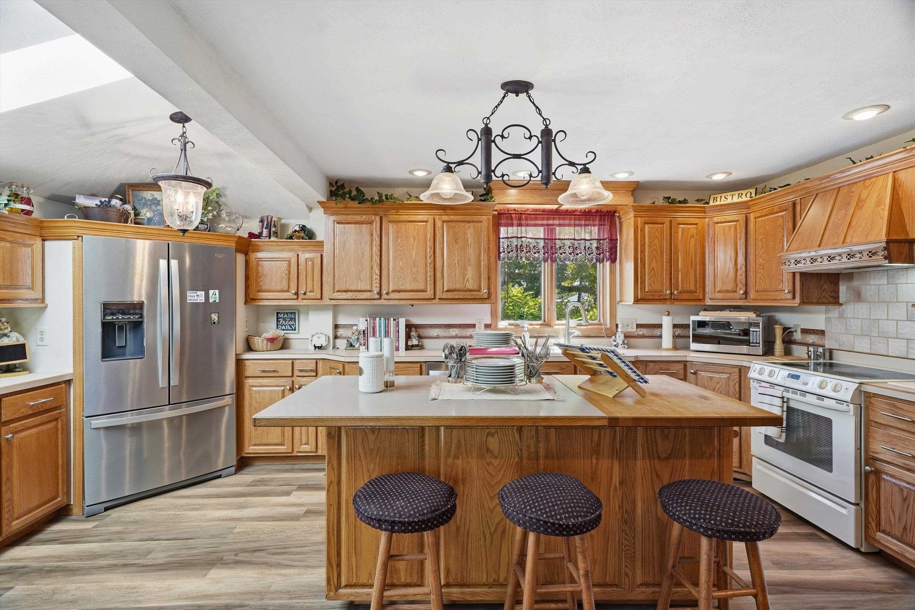1811 E 4TH STREET, Marshfield, Wisconsin 54449, 3 Bedrooms Bedrooms, ,2 BathroomsBathrooms,Residential,For Sale,1811 E 4TH STREET,22602435