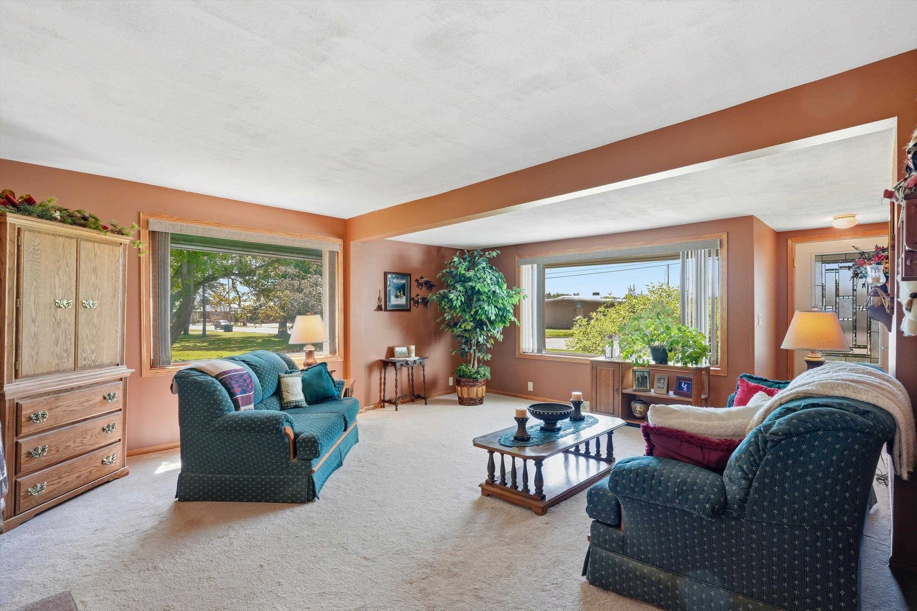 1811 E 4TH STREET, Marshfield, Wisconsin 54449, 3 Bedrooms Bedrooms, ,2 BathroomsBathrooms,Residential,For Sale,1811 E 4TH STREET,22602435