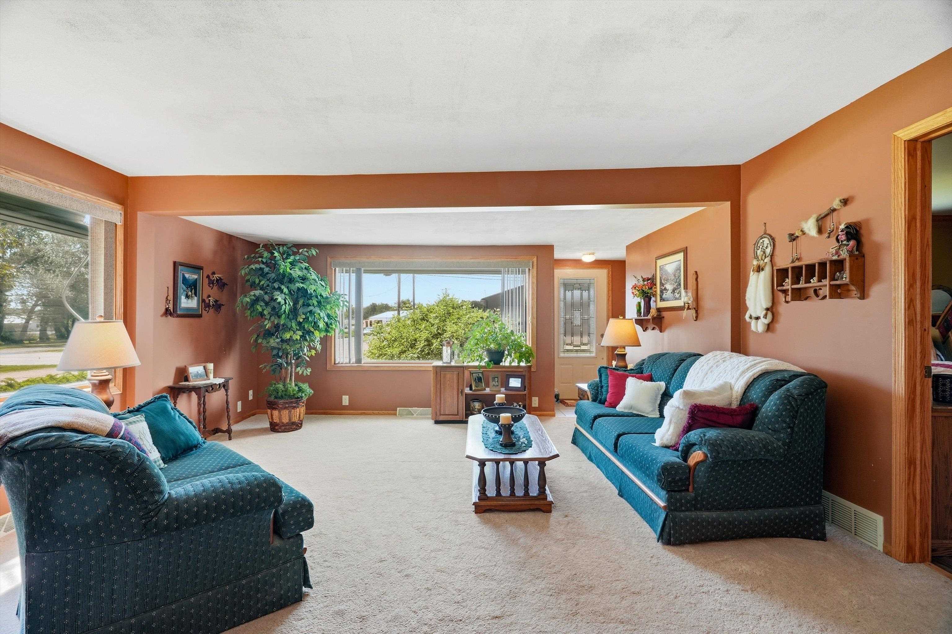1811 E 4TH STREET, Marshfield, Wisconsin 54449, 3 Bedrooms Bedrooms, ,2 BathroomsBathrooms,Residential,For Sale,1811 E 4TH STREET,22602435