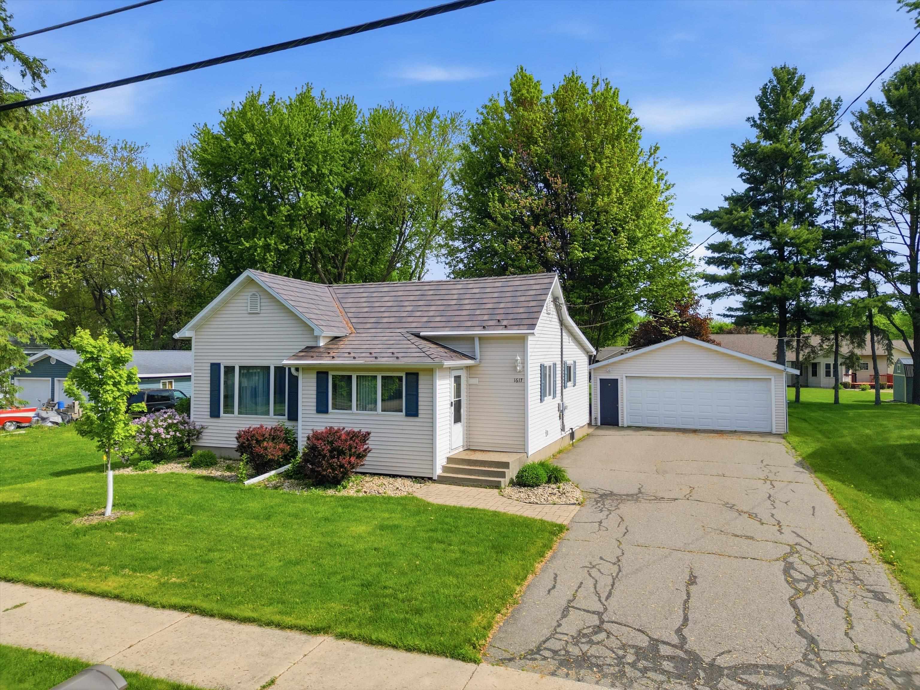 1617 E BLODGETT STREET, Marshfield, Wisconsin 54449, 2 Bedrooms Bedrooms, ,1 BathroomBathrooms,Residential,For Sale,1617 E BLODGETT STREET,22602454