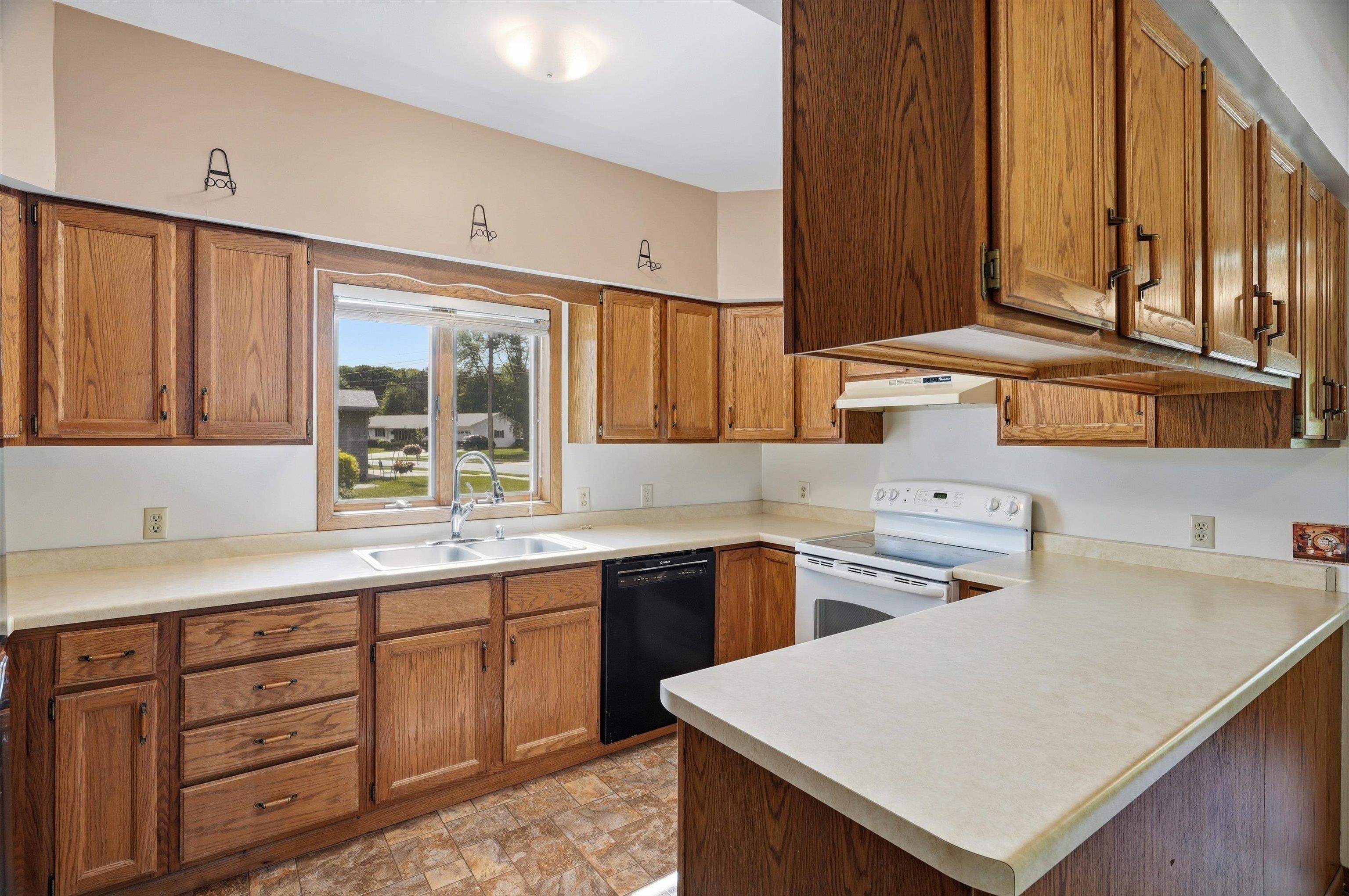 1617 E BLODGETT STREET, Marshfield, Wisconsin 54449, 2 Bedrooms Bedrooms, ,1 BathroomBathrooms,Residential,For Sale,1617 E BLODGETT STREET,22602454