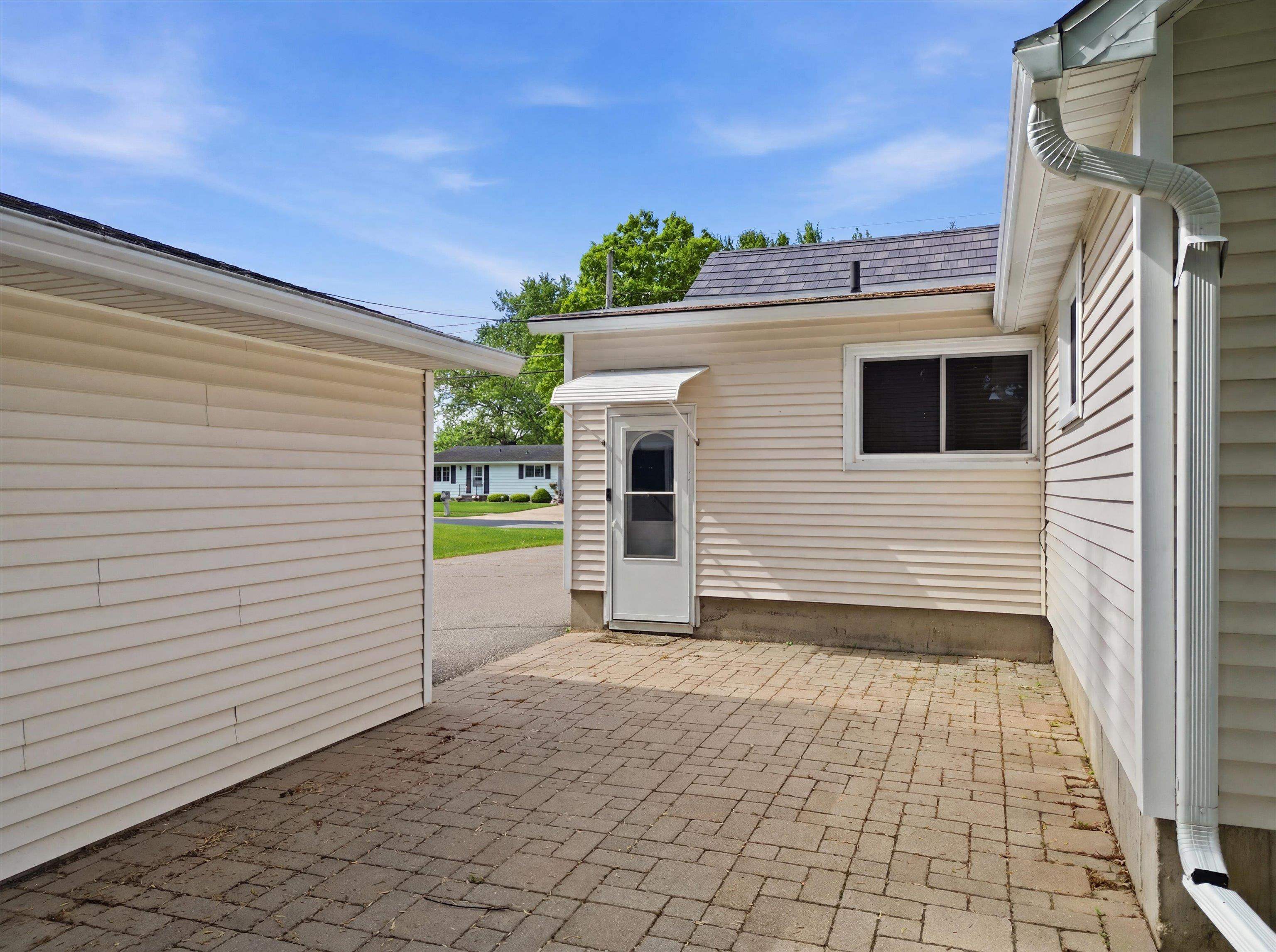 1617 E BLODGETT STREET, Marshfield, Wisconsin 54449, 2 Bedrooms Bedrooms, ,1 BathroomBathrooms,Residential,For Sale,1617 E BLODGETT STREET,22602454