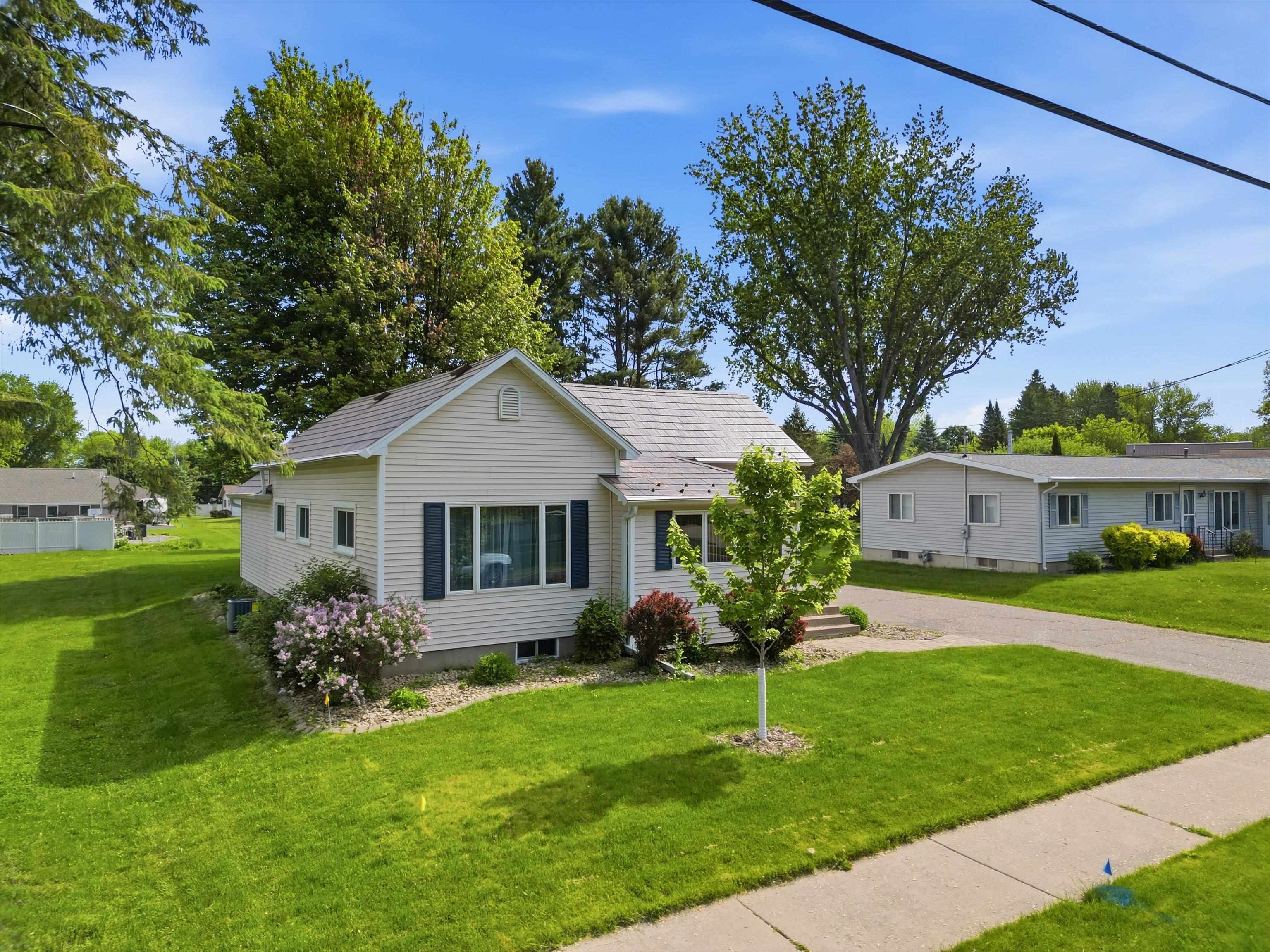 1617 E BLODGETT STREET, Marshfield, Wisconsin 54449, 2 Bedrooms Bedrooms, ,1 BathroomBathrooms,Residential,For Sale,1617 E BLODGETT STREET,22602454