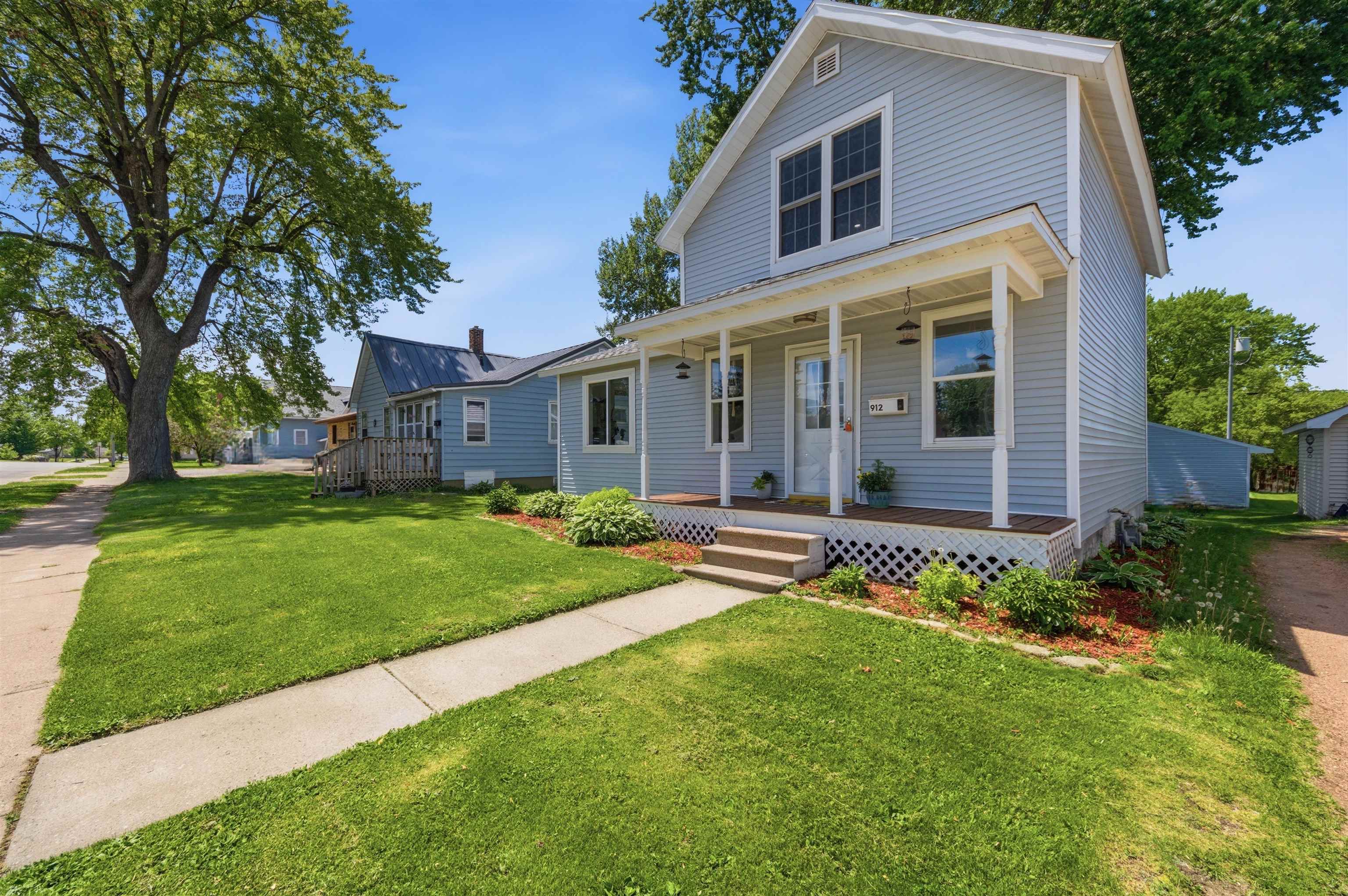 912 S MAPLE AVENUE, Marshfield, Wisconsin 54449, 2 Bedrooms Bedrooms, ,1 BathroomBathrooms,Residential,For Sale,912 S MAPLE AVENUE,22602478