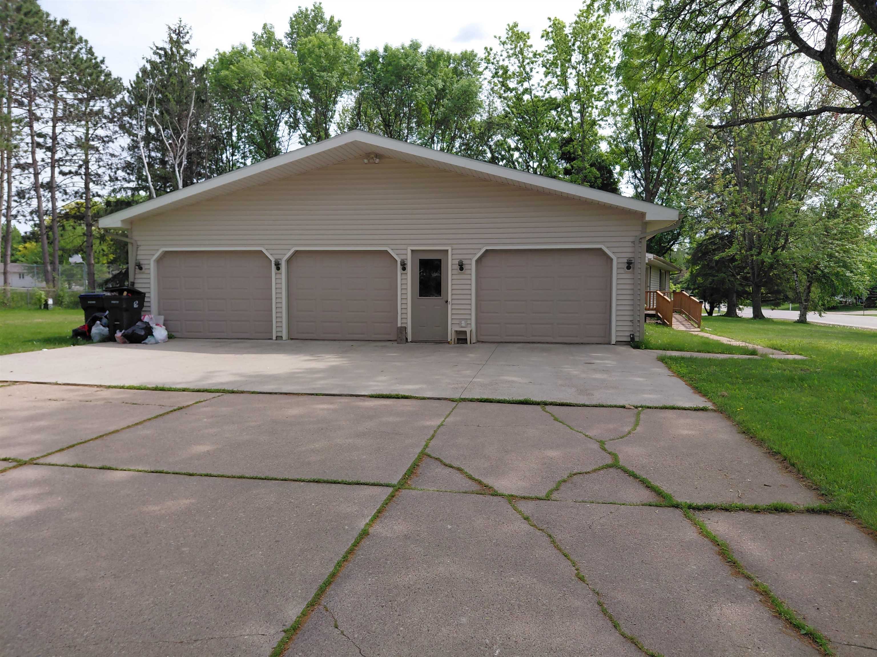 301 N SCHMIDT AVENUE, Marshfield, Wisconsin 54449, 5 Bedrooms Bedrooms, ,2 BathroomsBathrooms,Residential,For Sale,301 N SCHMIDT AVENUE,22602492