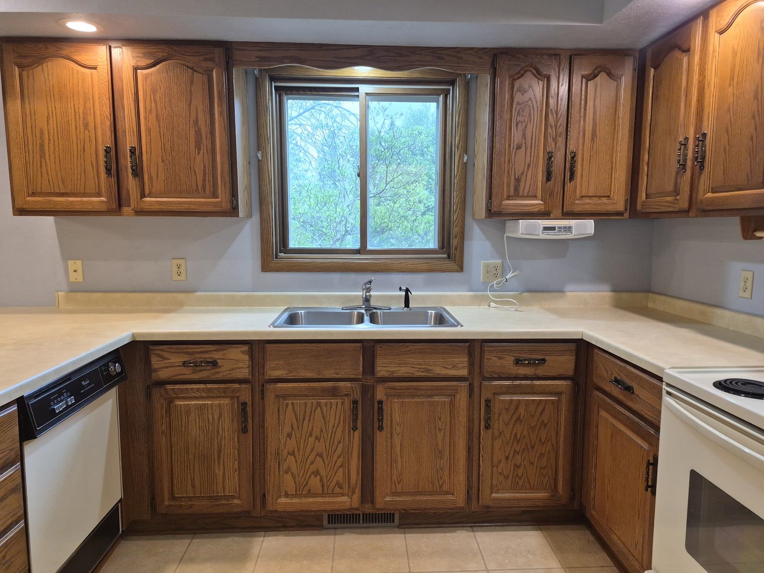 406 S HAWTHORNE AVENUE, Marshfield, Wisconsin 54449, 3 Bedrooms Bedrooms, ,2 BathroomsBathrooms,Residential,For Sale,406 S HAWTHORNE AVENUE,22602513