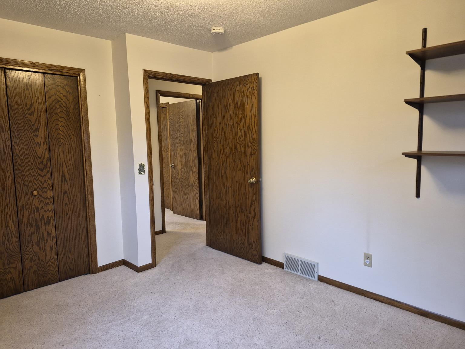406 S HAWTHORNE AVENUE, Marshfield, Wisconsin 54449, 3 Bedrooms Bedrooms, ,2 BathroomsBathrooms,Residential,For Sale,406 S HAWTHORNE AVENUE,22602513