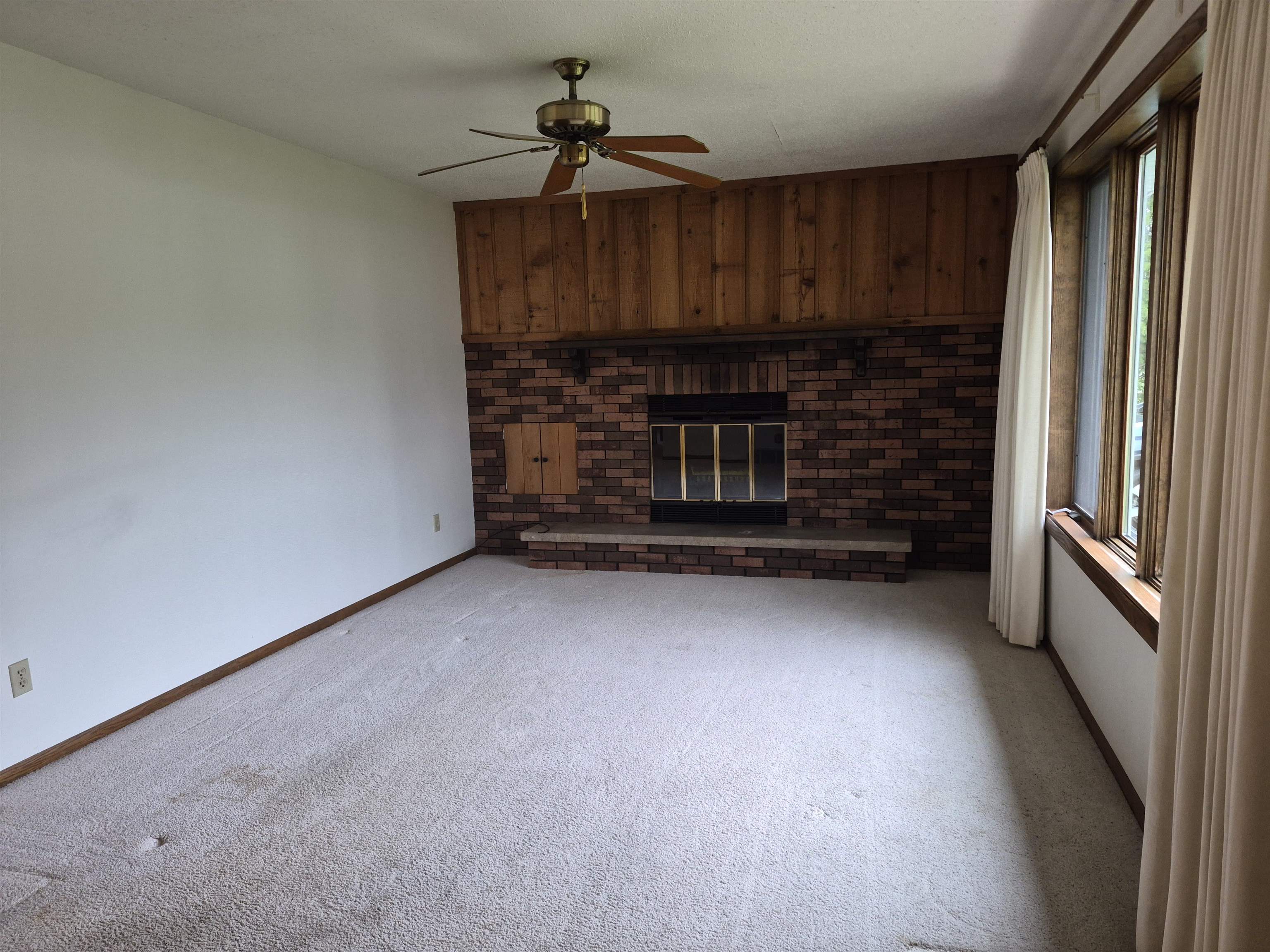 406 S HAWTHORNE AVENUE, Marshfield, Wisconsin 54449, 3 Bedrooms Bedrooms, ,2 BathroomsBathrooms,Residential,For Sale,406 S HAWTHORNE AVENUE,22602513