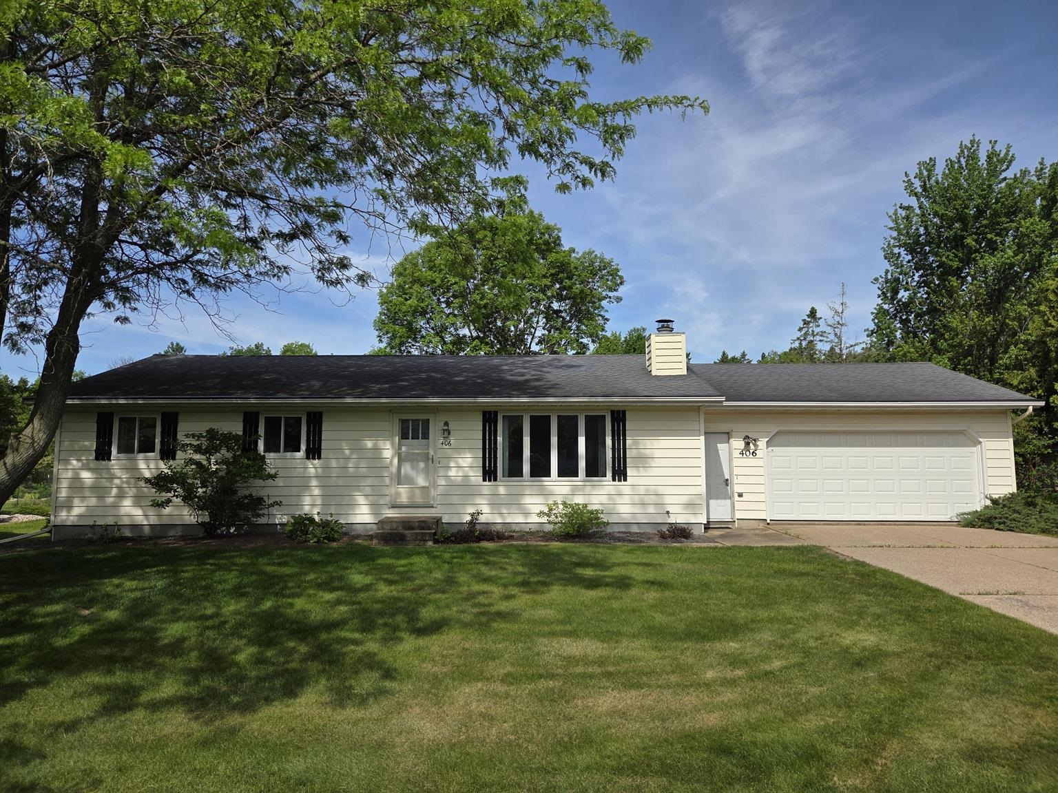 406 S HAWTHORNE AVENUE, Marshfield, Wisconsin 54449, 3 Bedrooms Bedrooms, ,2 BathroomsBathrooms,Residential,For Sale,406 S HAWTHORNE AVENUE,22602513