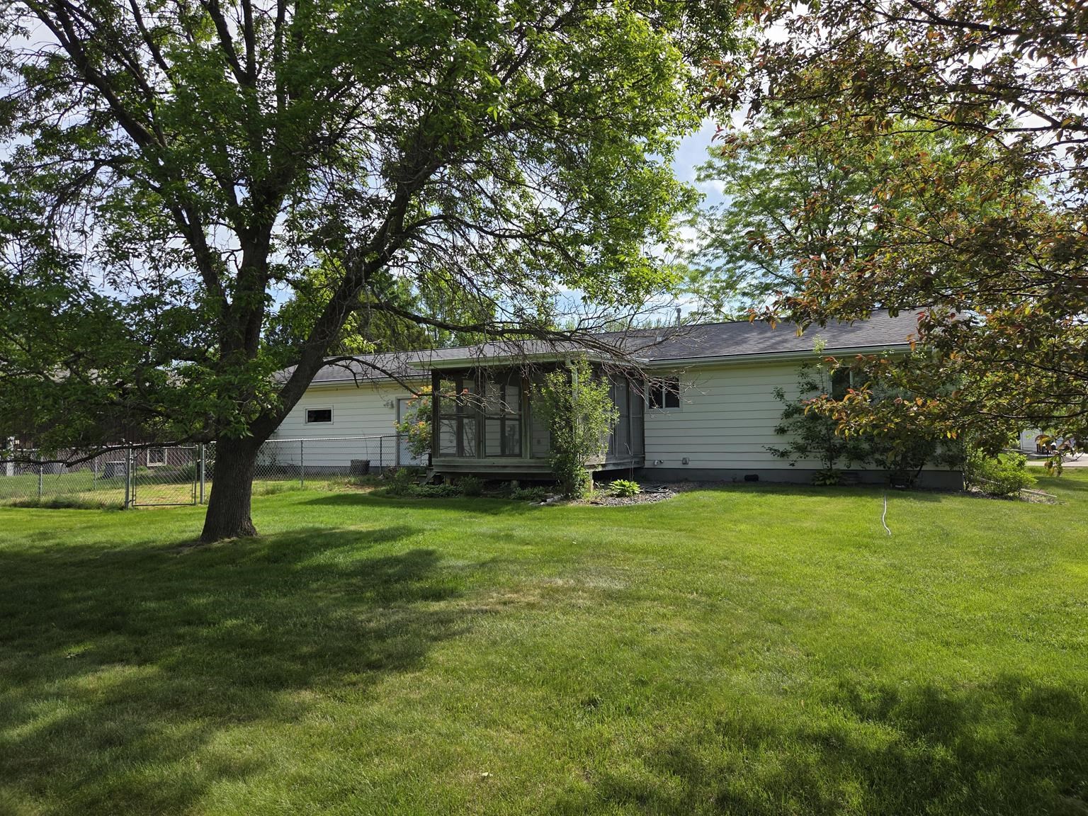 406 S HAWTHORNE AVENUE, Marshfield, Wisconsin 54449, 3 Bedrooms Bedrooms, ,2 BathroomsBathrooms,Residential,For Sale,406 S HAWTHORNE AVENUE,22602513