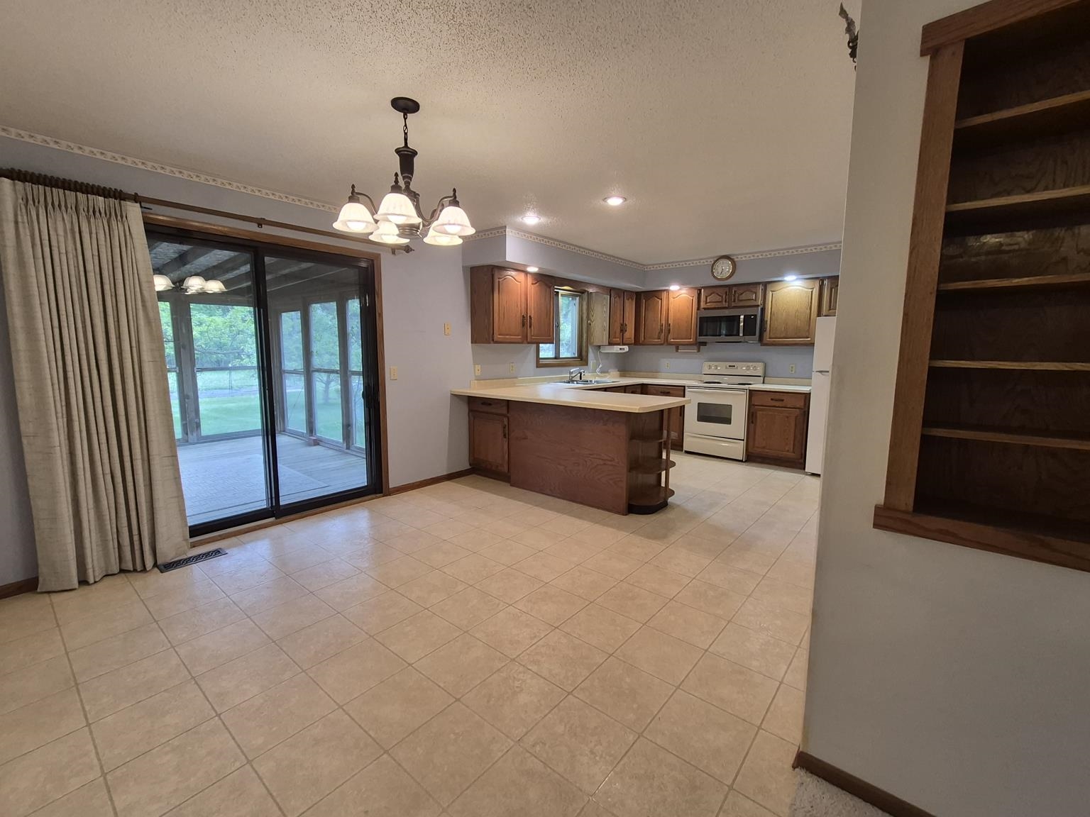406 S HAWTHORNE AVENUE, Marshfield, Wisconsin 54449, 3 Bedrooms Bedrooms, ,2 BathroomsBathrooms,Residential,For Sale,406 S HAWTHORNE AVENUE,22602513