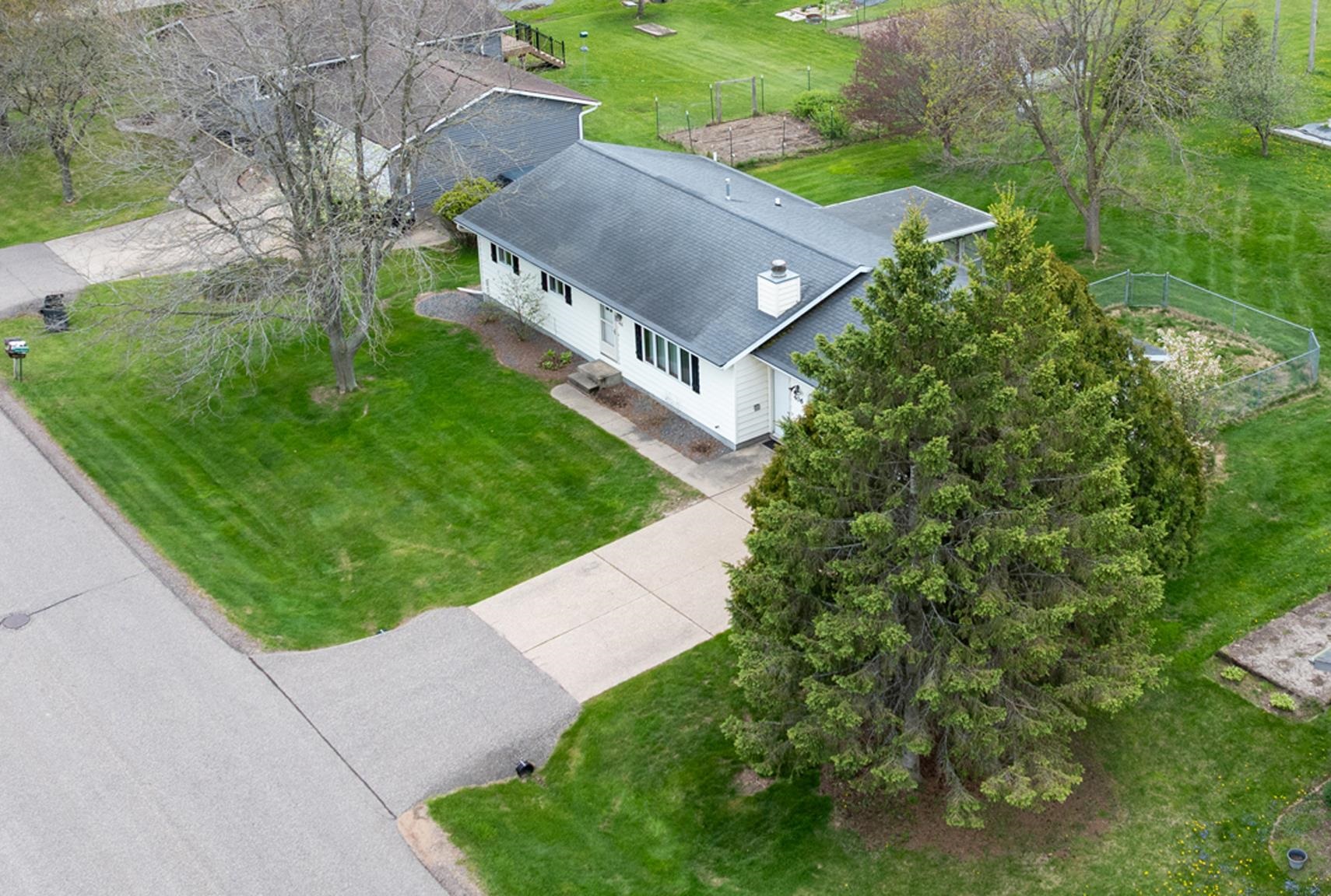 406 S HAWTHORNE AVENUE, Marshfield, Wisconsin 54449, 3 Bedrooms Bedrooms, ,2 BathroomsBathrooms,Residential,For Sale,406 S HAWTHORNE AVENUE,22602513