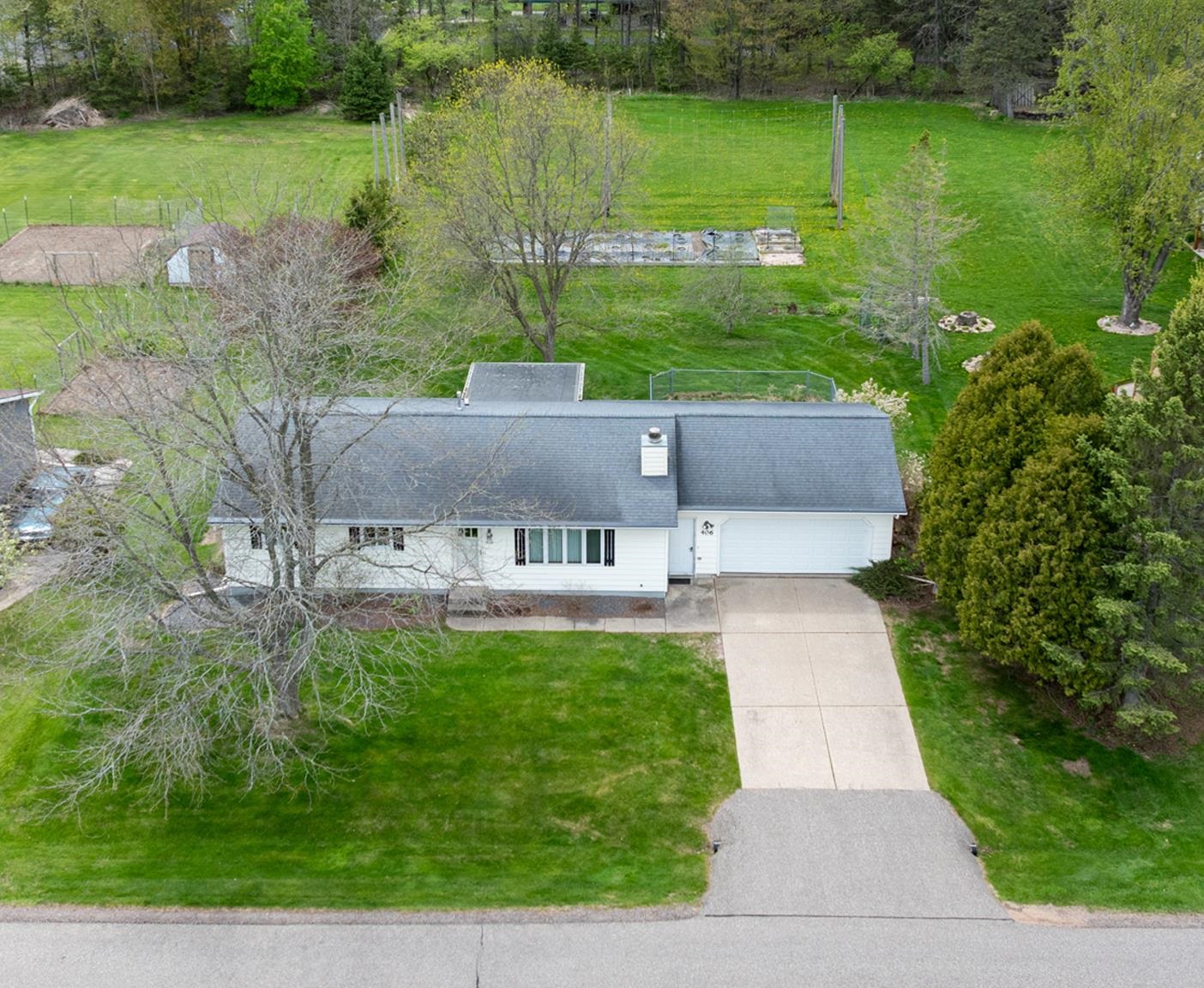 406 S HAWTHORNE AVENUE, Marshfield, Wisconsin 54449, 3 Bedrooms Bedrooms, ,2 BathroomsBathrooms,Residential,For Sale,406 S HAWTHORNE AVENUE,22602513