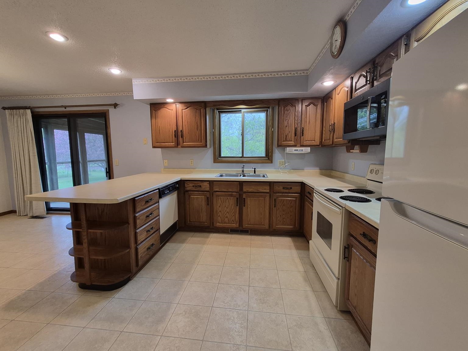 406 S HAWTHORNE AVENUE, Marshfield, Wisconsin 54449, 3 Bedrooms Bedrooms, ,2 BathroomsBathrooms,Residential,For Sale,406 S HAWTHORNE AVENUE,22602513