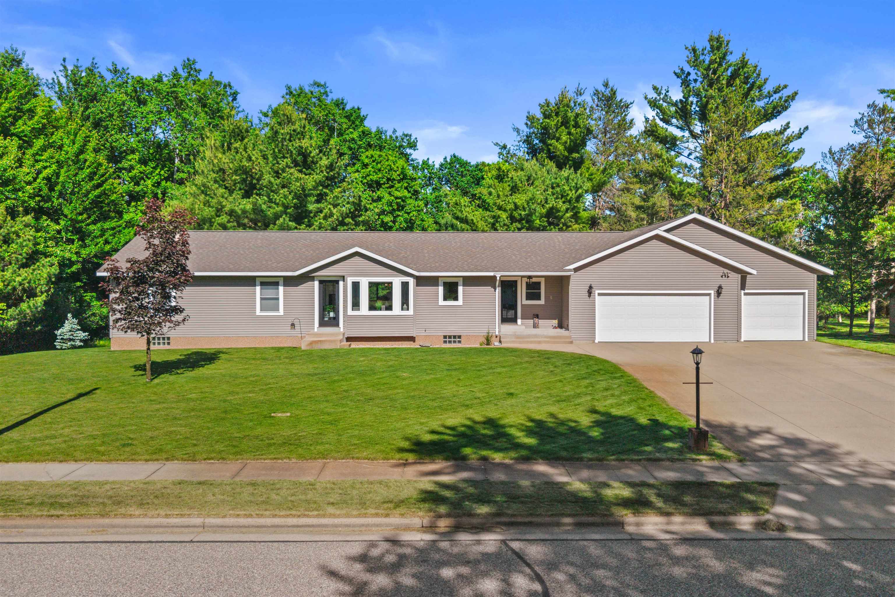 649 WATERWORKS ROAD, Nekoosa, Wisconsin 54457, 5 Bedrooms Bedrooms, ,3 BathroomsBathrooms,Residential,For Sale,649 WATERWORKS ROAD,22602549