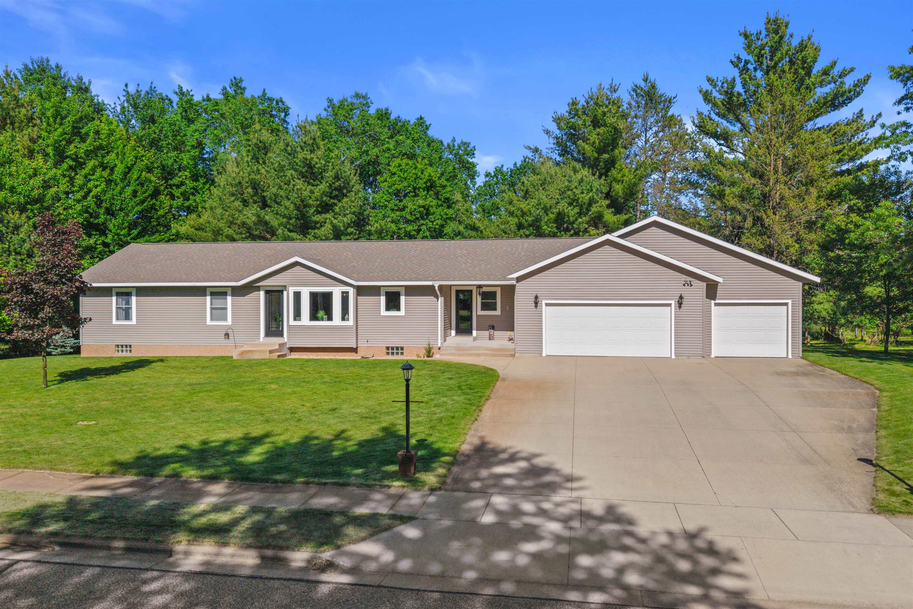 649 WATERWORKS ROAD, Nekoosa, Wisconsin 54457, 5 Bedrooms Bedrooms, ,3 BathroomsBathrooms,Residential,For Sale,649 WATERWORKS ROAD,22602549