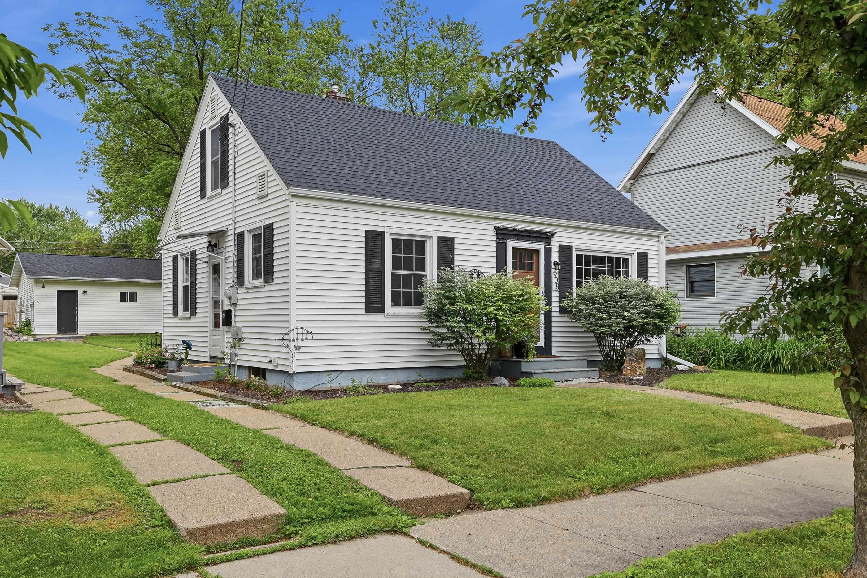 908 S PEACH STREET, Marshfield, Wisconsin 54449, 2 Bedrooms Bedrooms, ,2 BathroomsBathrooms,Residential,For Sale,908 S PEACH STREET,22602595