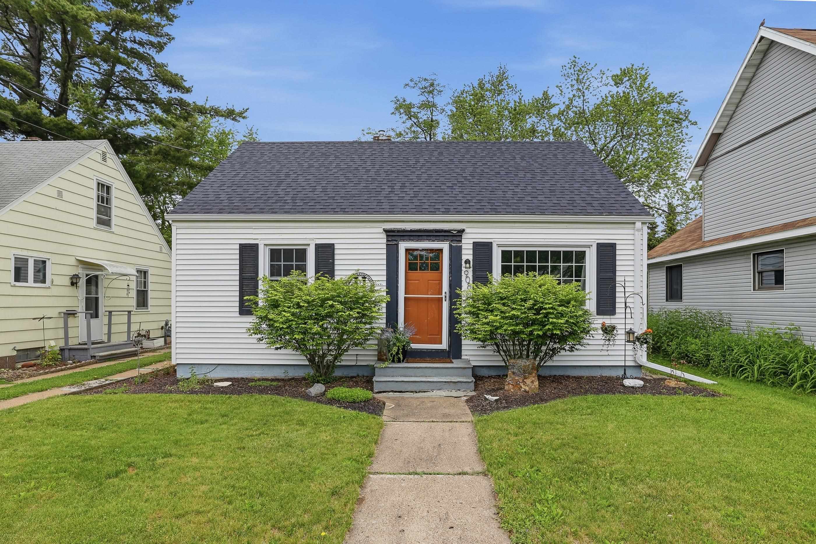 908 S PEACH STREET, Marshfield, Wisconsin 54449, 2 Bedrooms Bedrooms, ,2 BathroomsBathrooms,Residential,For Sale,908 S PEACH STREET,22602595