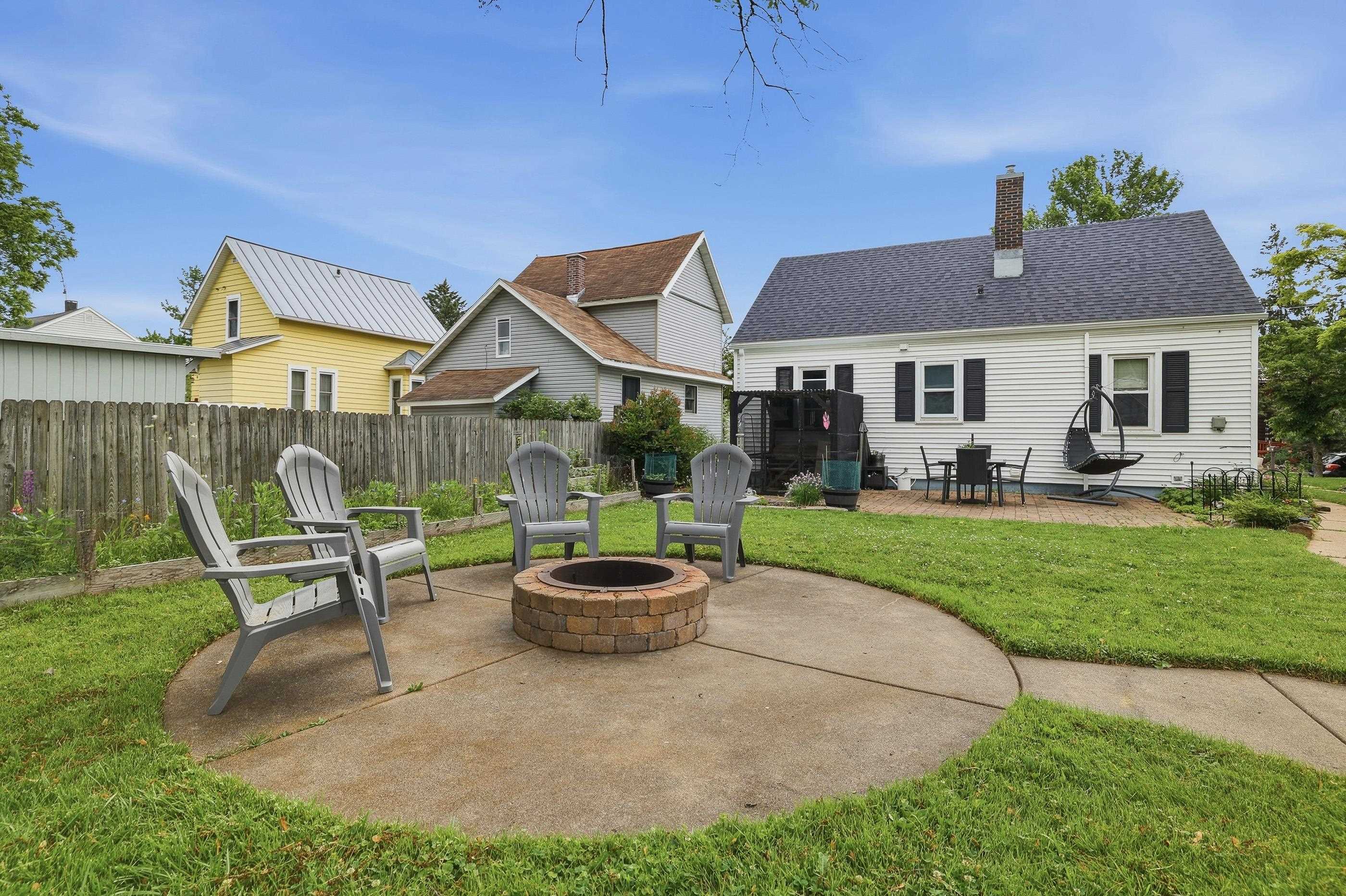 908 S PEACH STREET, Marshfield, Wisconsin 54449, 2 Bedrooms Bedrooms, ,2 BathroomsBathrooms,Residential,For Sale,908 S PEACH STREET,22602595