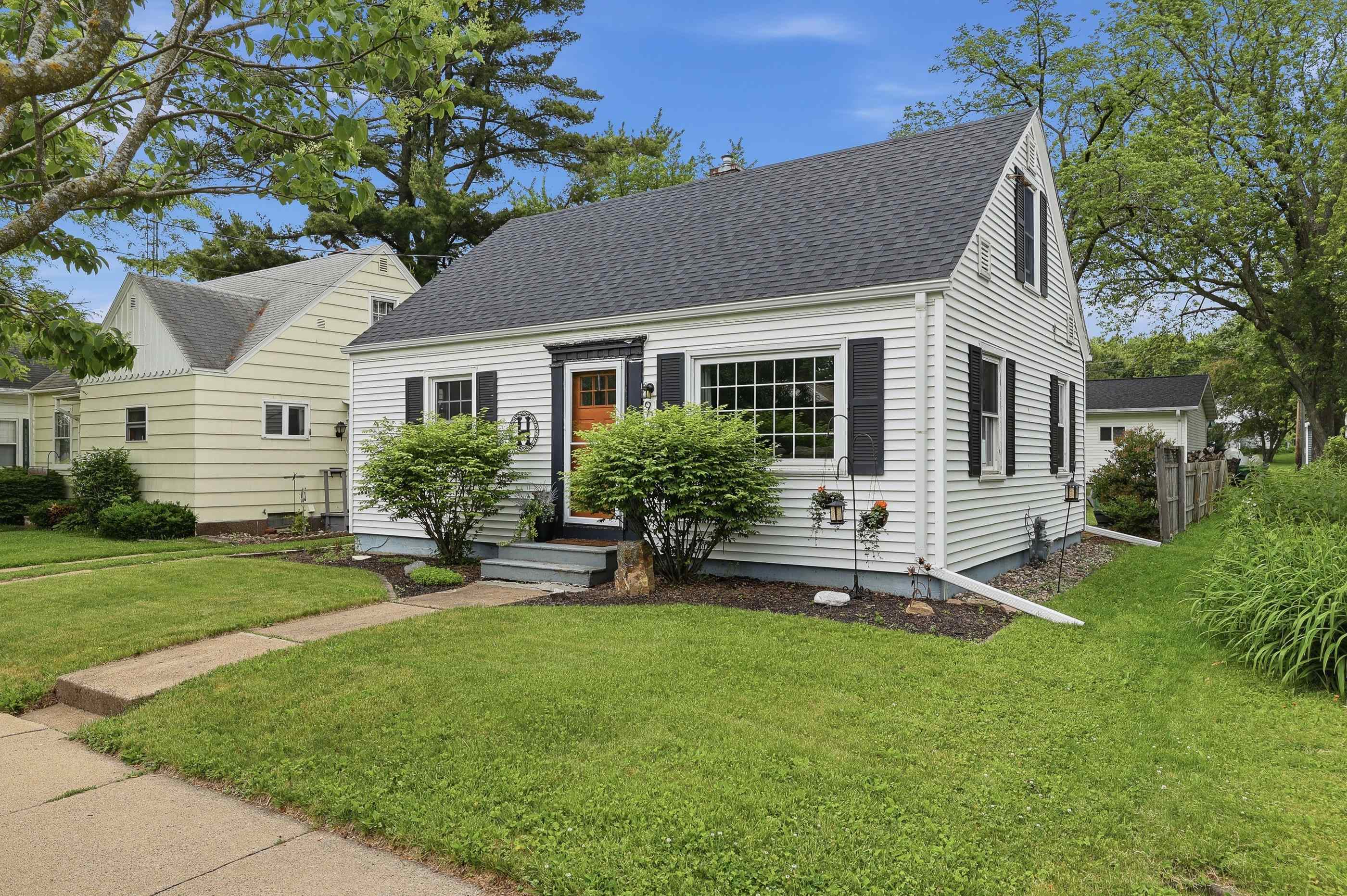 908 S PEACH STREET, Marshfield, Wisconsin 54449, 2 Bedrooms Bedrooms, ,2 BathroomsBathrooms,Residential,For Sale,908 S PEACH STREET,22602595