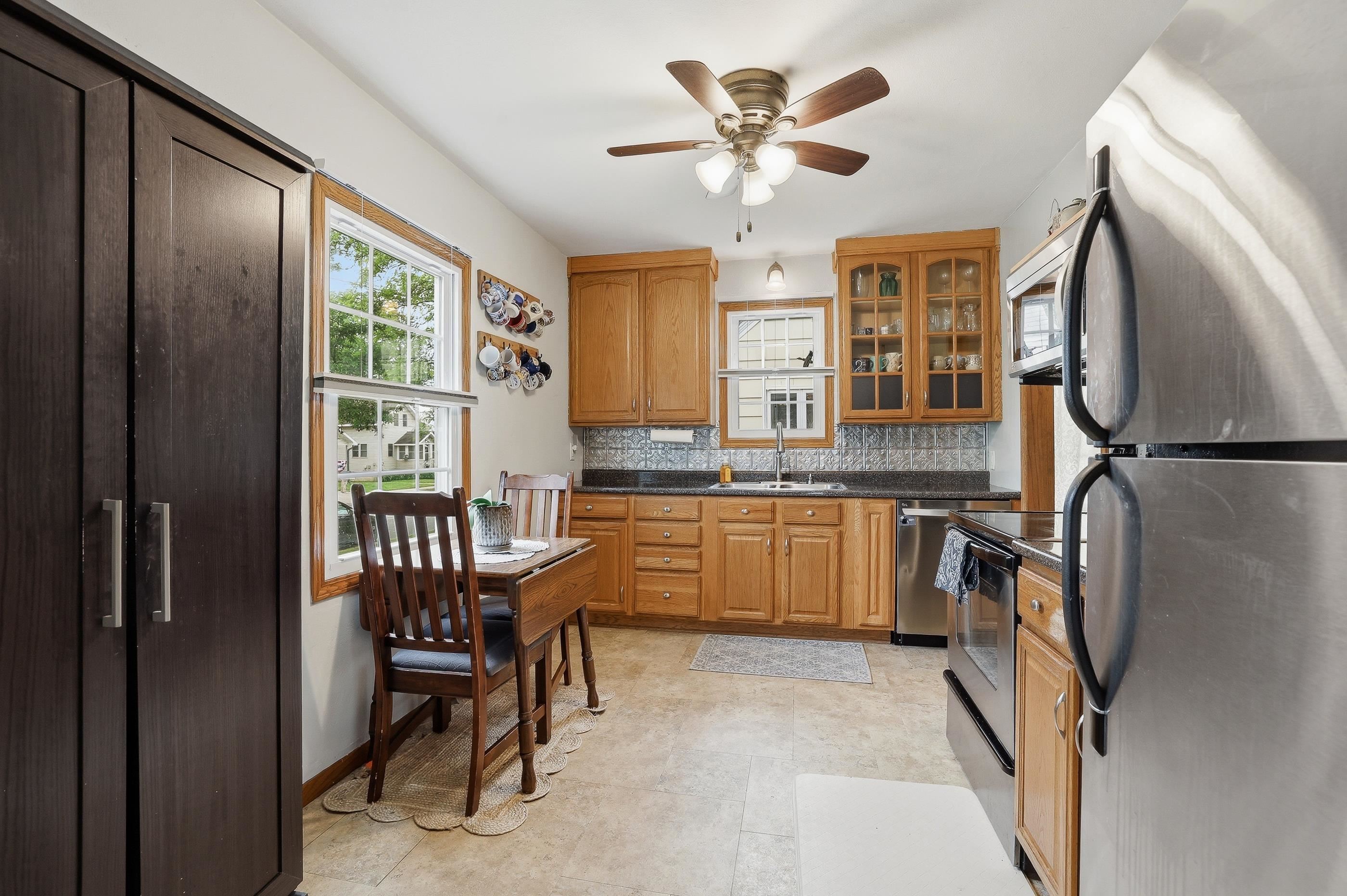 908 S PEACH STREET, Marshfield, Wisconsin 54449, 2 Bedrooms Bedrooms, ,2 BathroomsBathrooms,Residential,For Sale,908 S PEACH STREET,22602595
