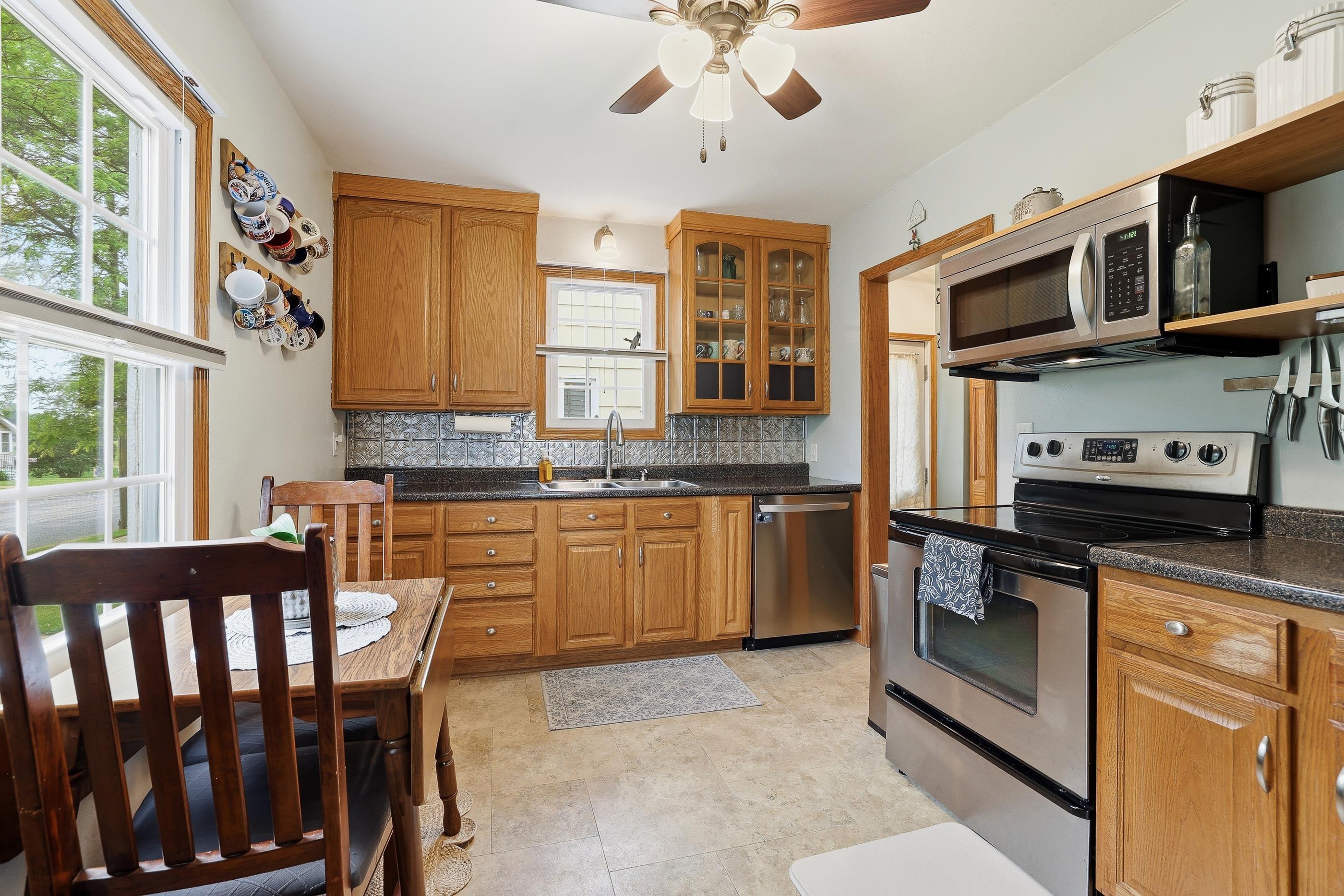 908 S PEACH STREET, Marshfield, Wisconsin 54449, 2 Bedrooms Bedrooms, ,2 BathroomsBathrooms,Residential,For Sale,908 S PEACH STREET,22602595
