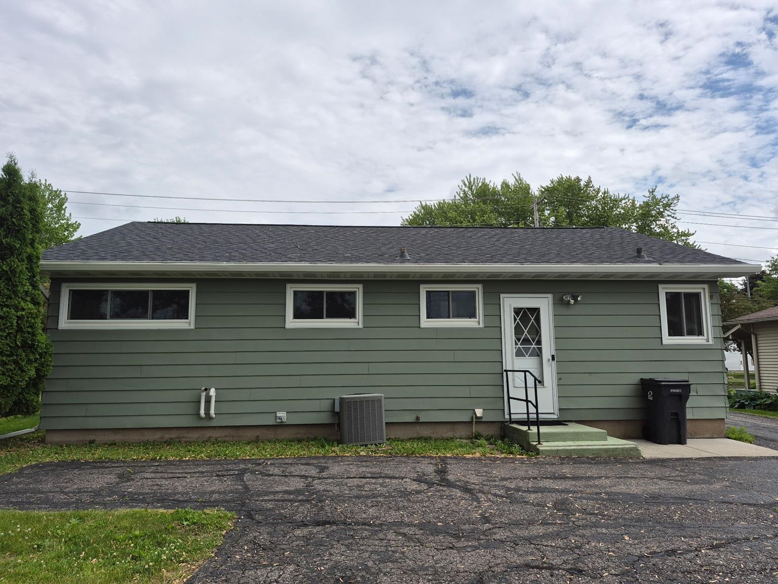 708 S FELKER AVENUE, Marshfield, Wisconsin 54449, 3 Bedrooms Bedrooms, ,2 BathroomsBathrooms,Residential,For Sale,708 S FELKER AVENUE,22602602