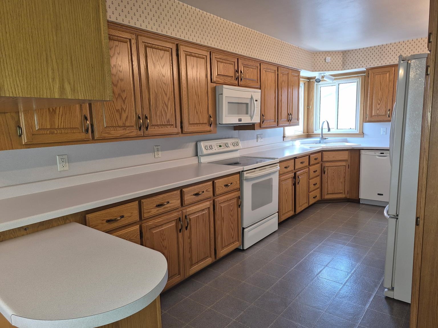 708 S FELKER AVENUE, Marshfield, Wisconsin 54449, 3 Bedrooms Bedrooms, ,2 BathroomsBathrooms,Residential,For Sale,708 S FELKER AVENUE,22602602