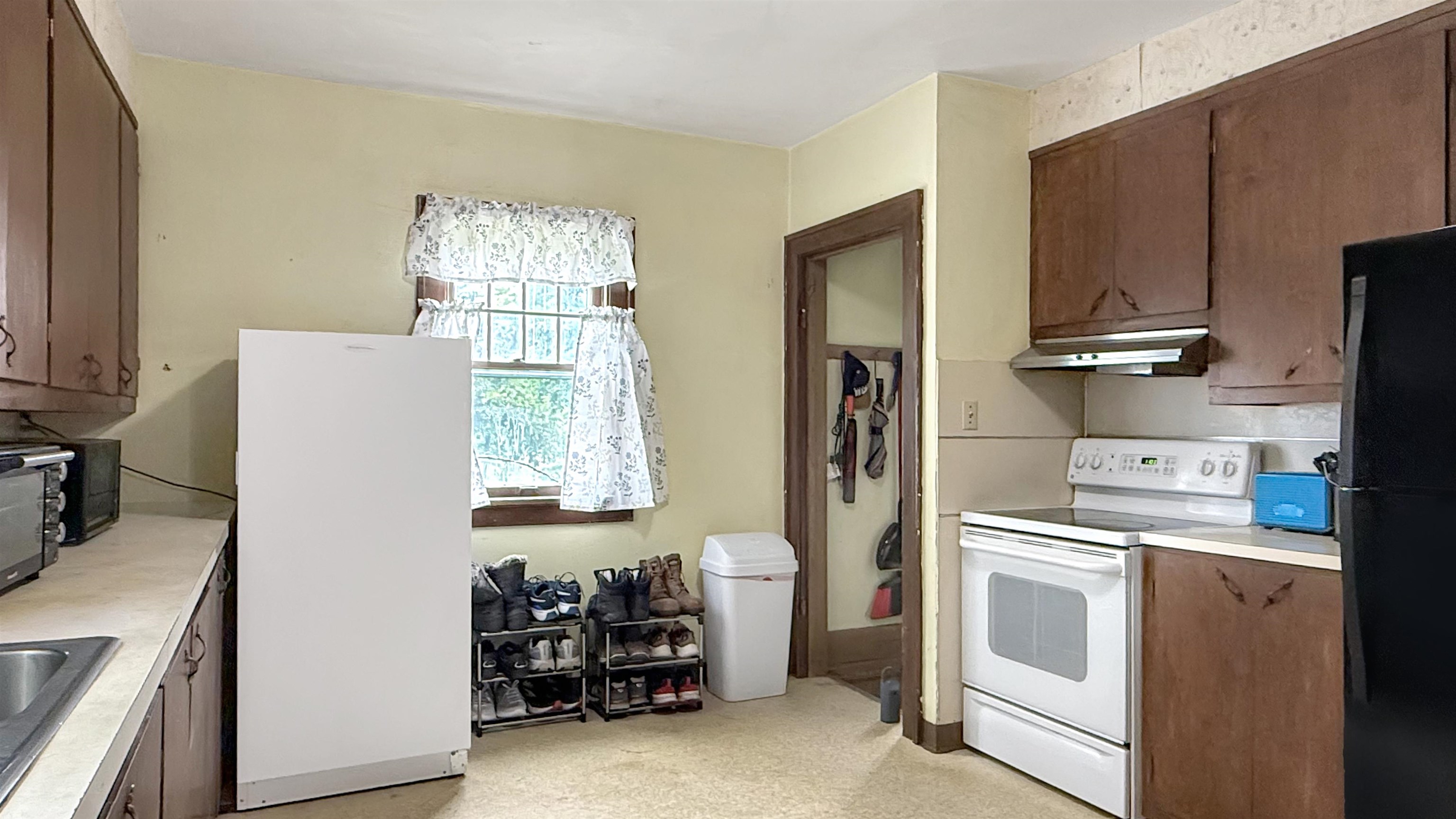 507 W CLEVELAND STREET, Marshfield, Wisconsin 54449, 4 Bedrooms Bedrooms, ,1 BathroomBathrooms,Residential,For Sale,507 W CLEVELAND STREET,22602604