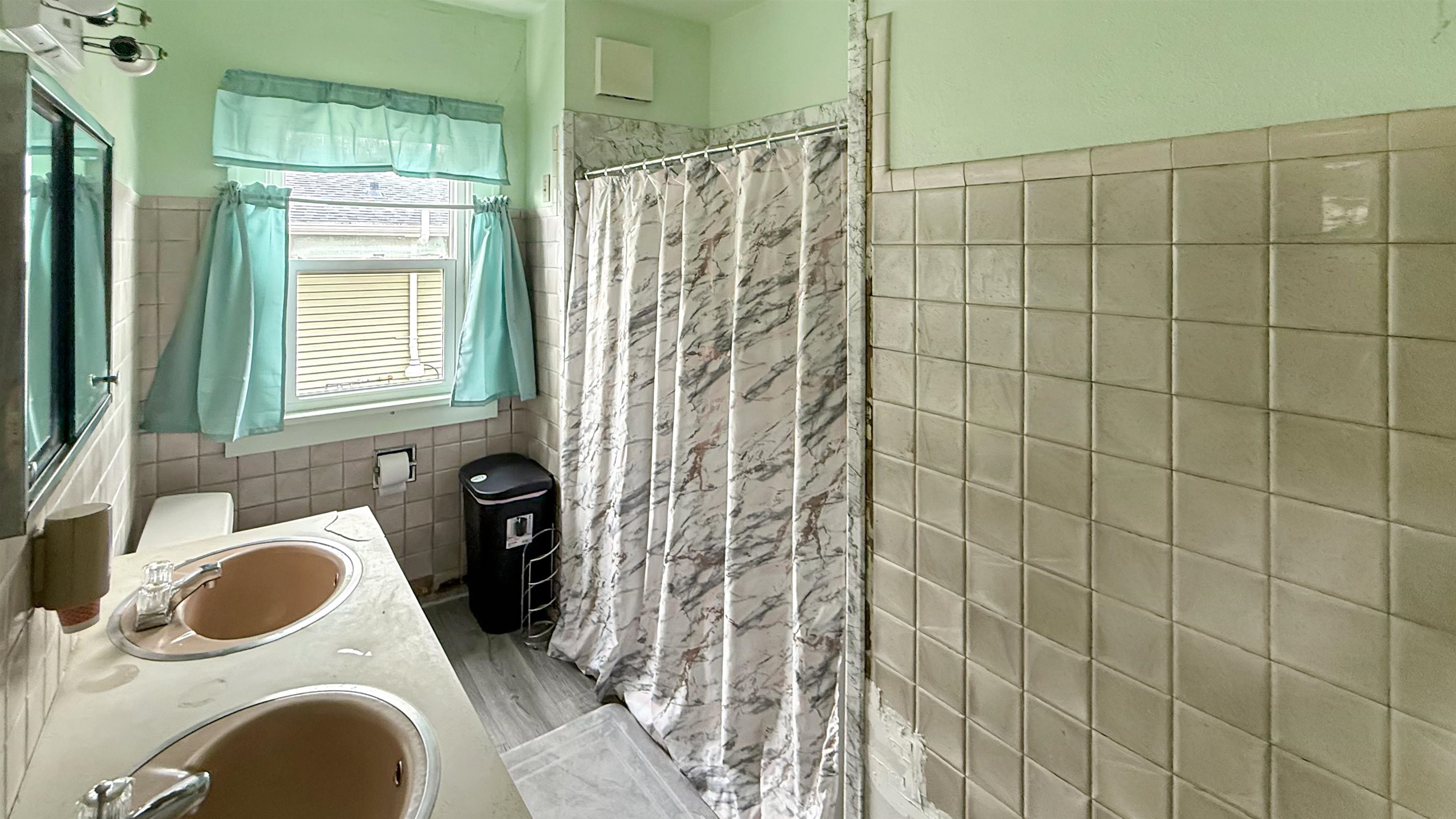 507 W CLEVELAND STREET, Marshfield, Wisconsin 54449, 4 Bedrooms Bedrooms, ,1 BathroomBathrooms,Residential,For Sale,507 W CLEVELAND STREET,22602604