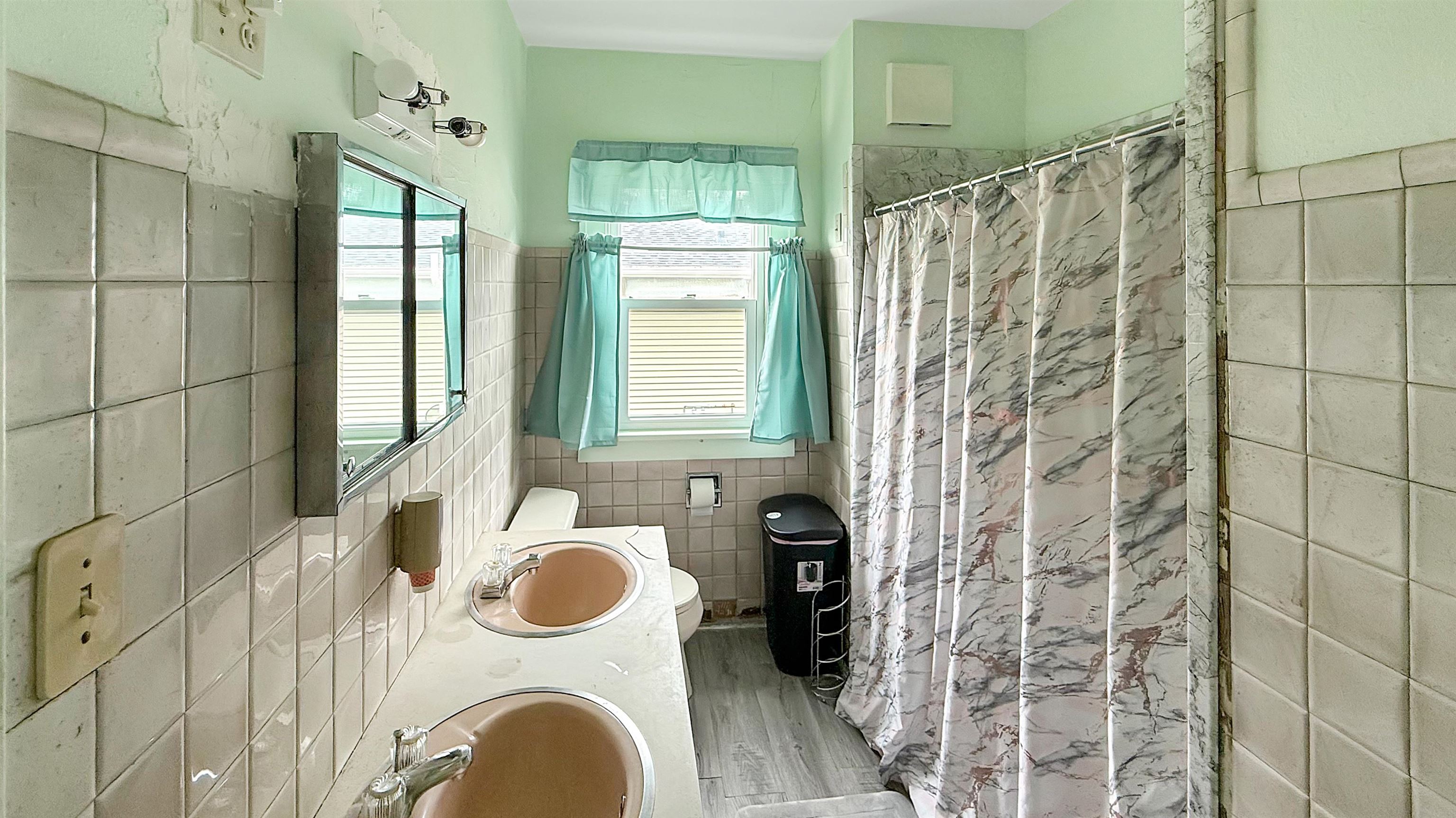 507 W CLEVELAND STREET, Marshfield, Wisconsin 54449, 4 Bedrooms Bedrooms, ,1 BathroomBathrooms,Residential,For Sale,507 W CLEVELAND STREET,22602604
