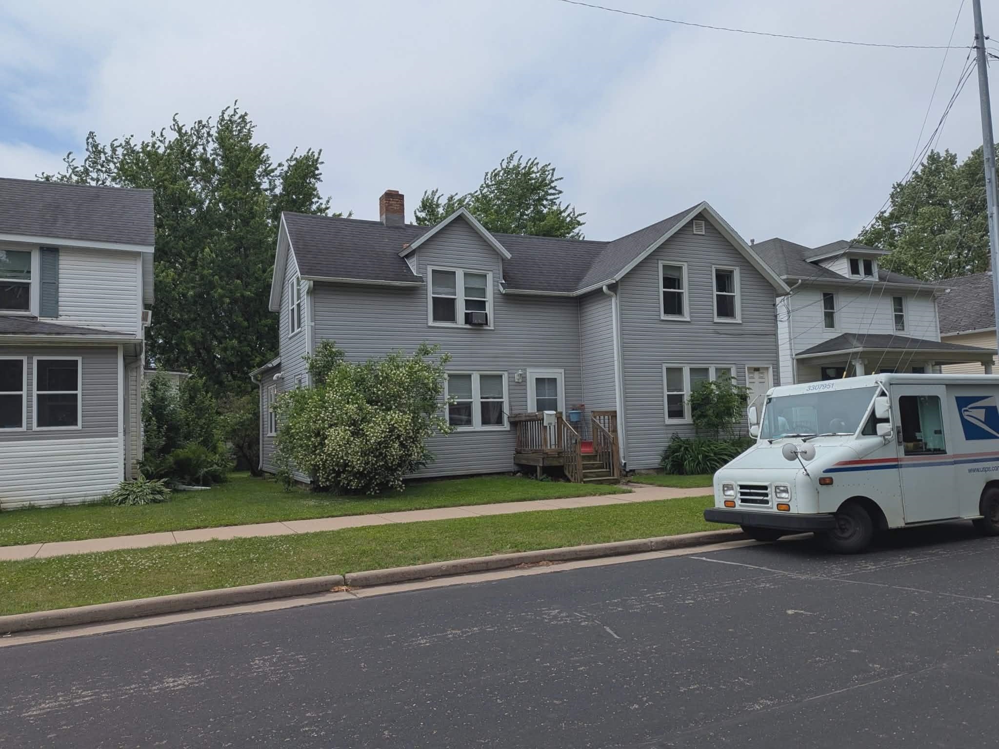 202 W ARNOLD STREET, Marshfield, Wisconsin 54449, 2 Bedrooms Bedrooms, 5 Rooms Rooms,1 BathroomBathrooms,Multi-family,For Sale,202 W ARNOLD STREET,22602614