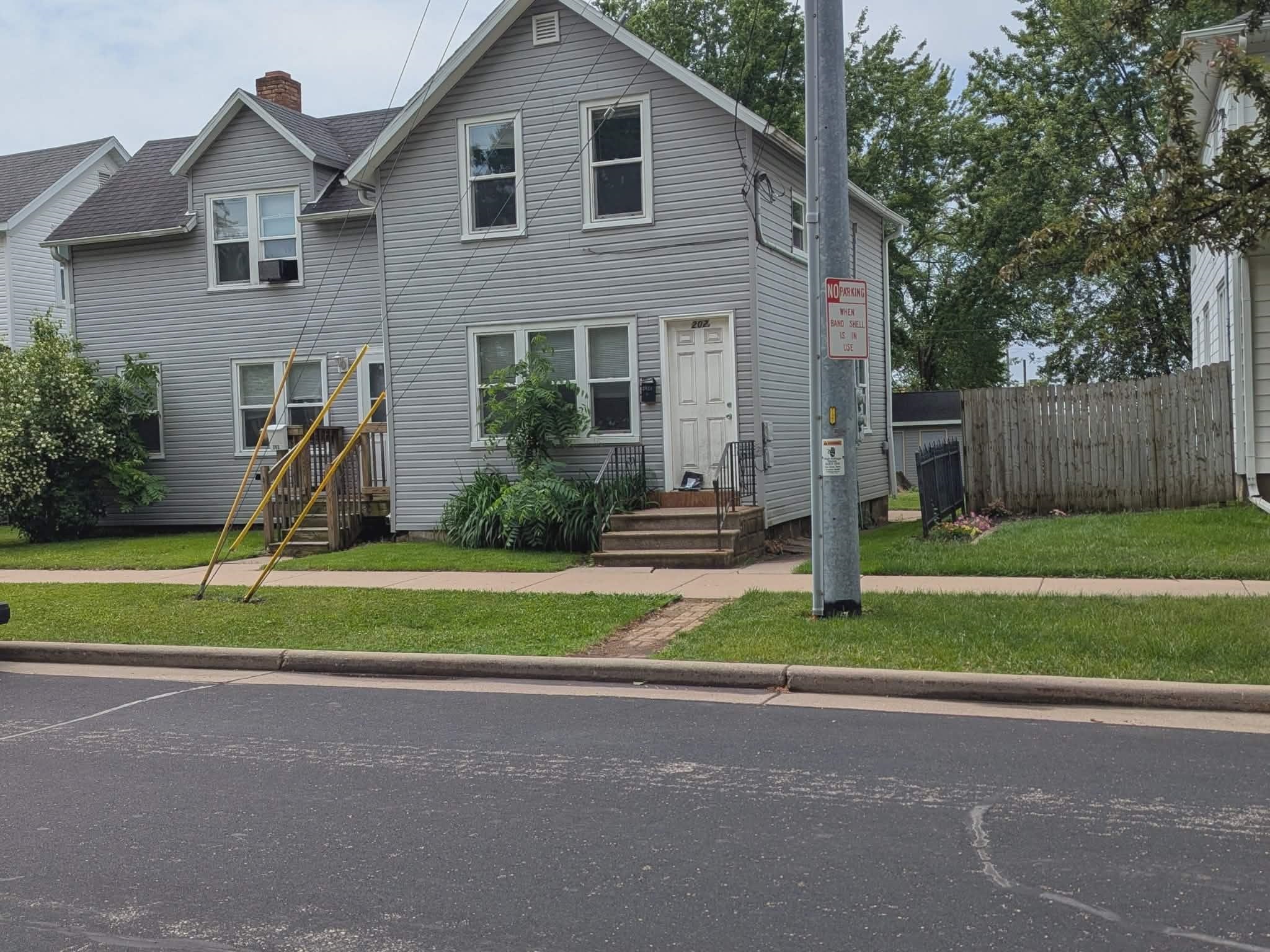 202 W ARNOLD STREET, Marshfield, Wisconsin 54449, 2 Bedrooms Bedrooms, 5 Rooms Rooms,1 BathroomBathrooms,Multi-family,For Sale,202 W ARNOLD STREET,22602614