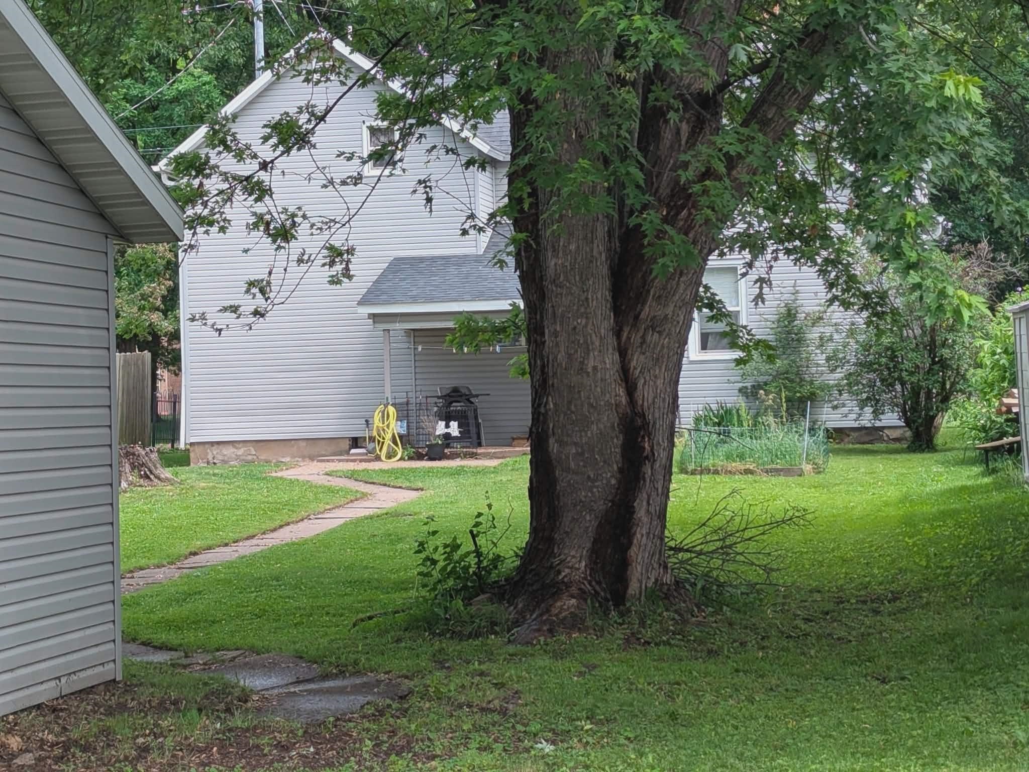 202 W ARNOLD STREET, Marshfield, Wisconsin 54449, 2 Bedrooms Bedrooms, 5 Rooms Rooms,1 BathroomBathrooms,Multi-family,For Sale,202 W ARNOLD STREET,22602614