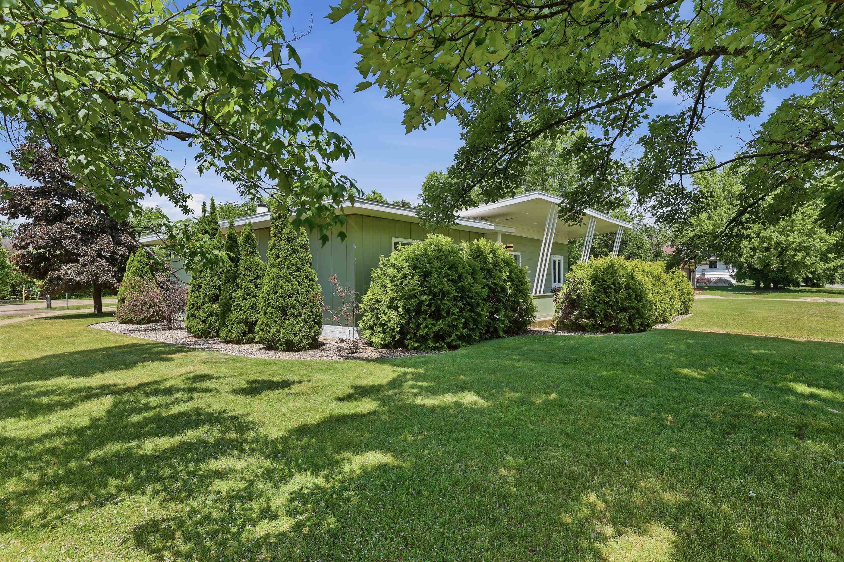 1024 SUNSET BOULEVARD, Stevens Point, Wisconsin 54481, 3 Bedrooms Bedrooms, ,2 BathroomsBathrooms,Residential,For Sale,1024 SUNSET BOULEVARD,22602624