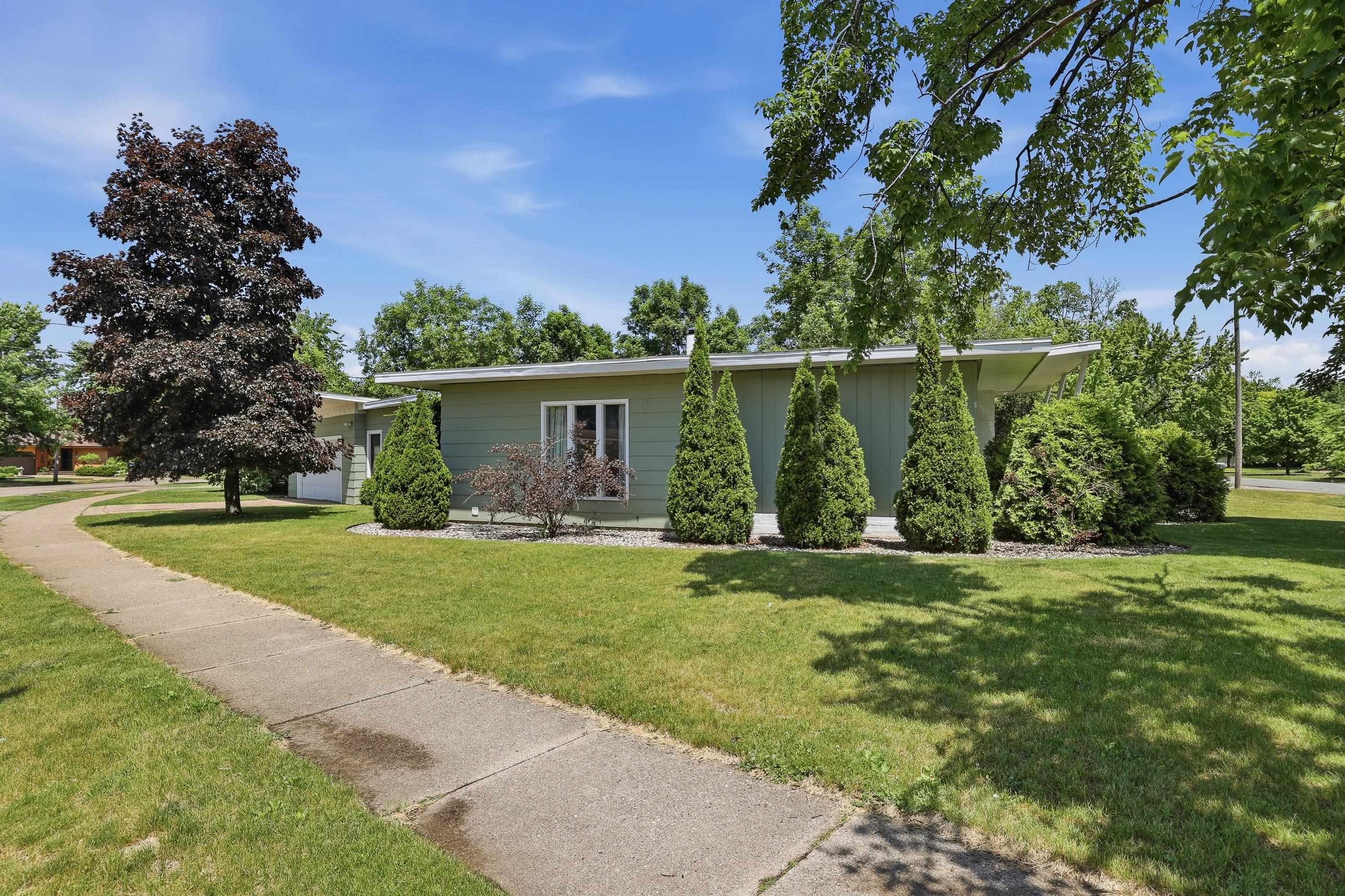 1024 SUNSET BOULEVARD, Stevens Point, Wisconsin 54481, 3 Bedrooms Bedrooms, ,2 BathroomsBathrooms,Residential,For Sale,1024 SUNSET BOULEVARD,22602624