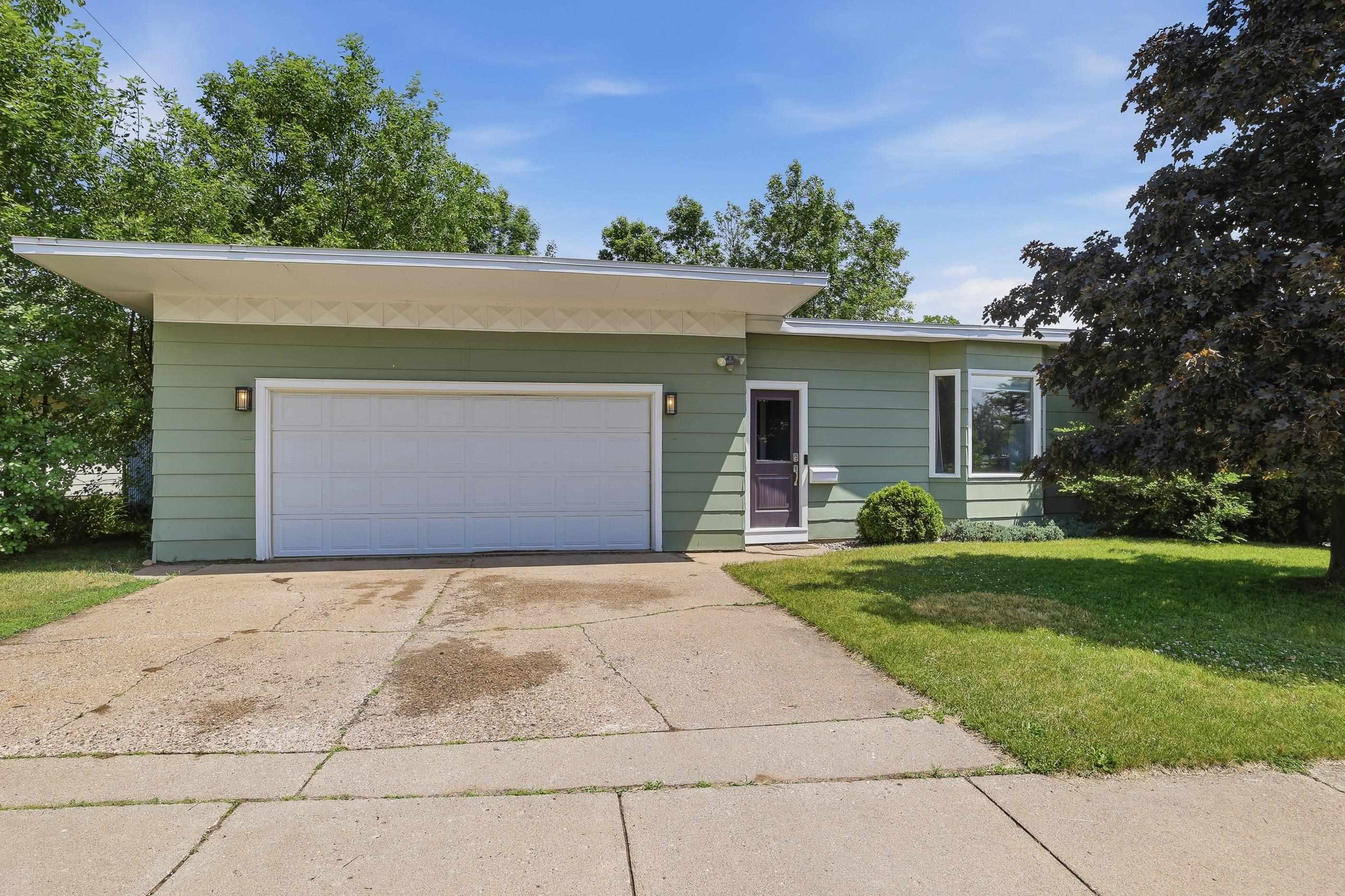 1024 SUNSET BOULEVARD, Stevens Point, Wisconsin 54481, 3 Bedrooms Bedrooms, ,2 BathroomsBathrooms,Residential,For Sale,1024 SUNSET BOULEVARD,22602624